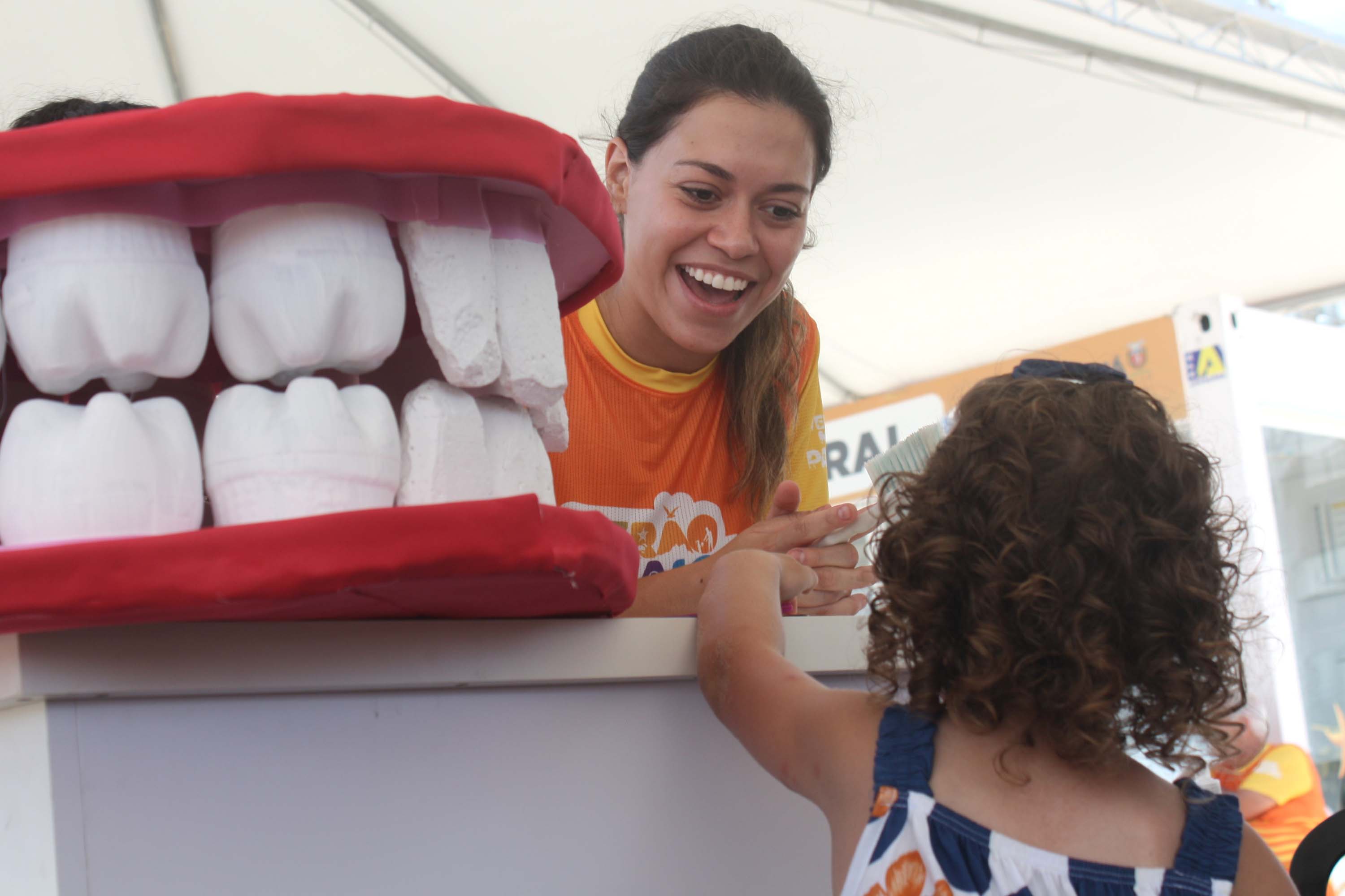 Universidades ampliam presença no Verão Maior Paraná com ações educativas no Litoral