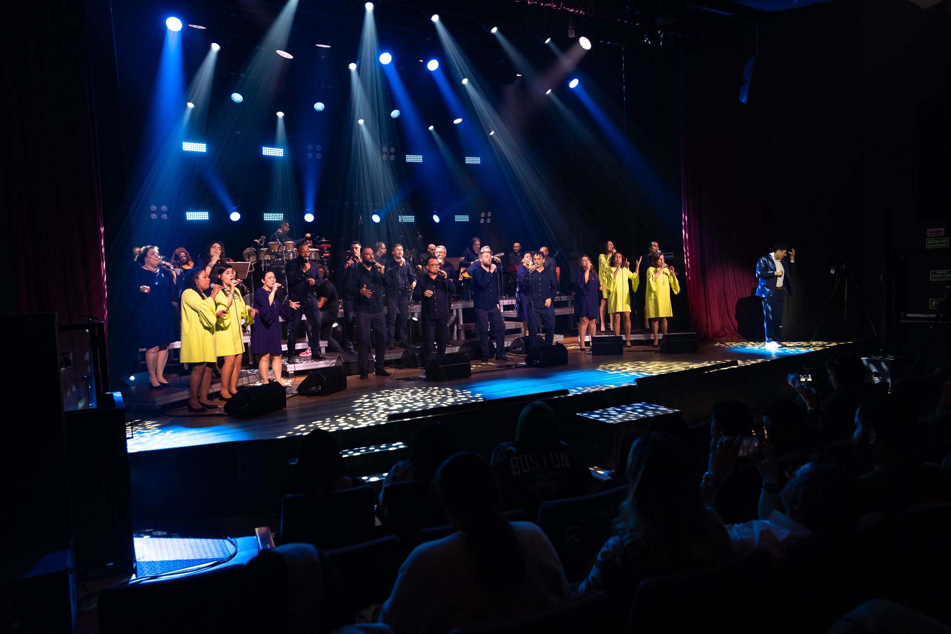 Coral da Sanepar se apresenta a céu aberto em Cascavel, Francisco Beltrão e Pato Branco