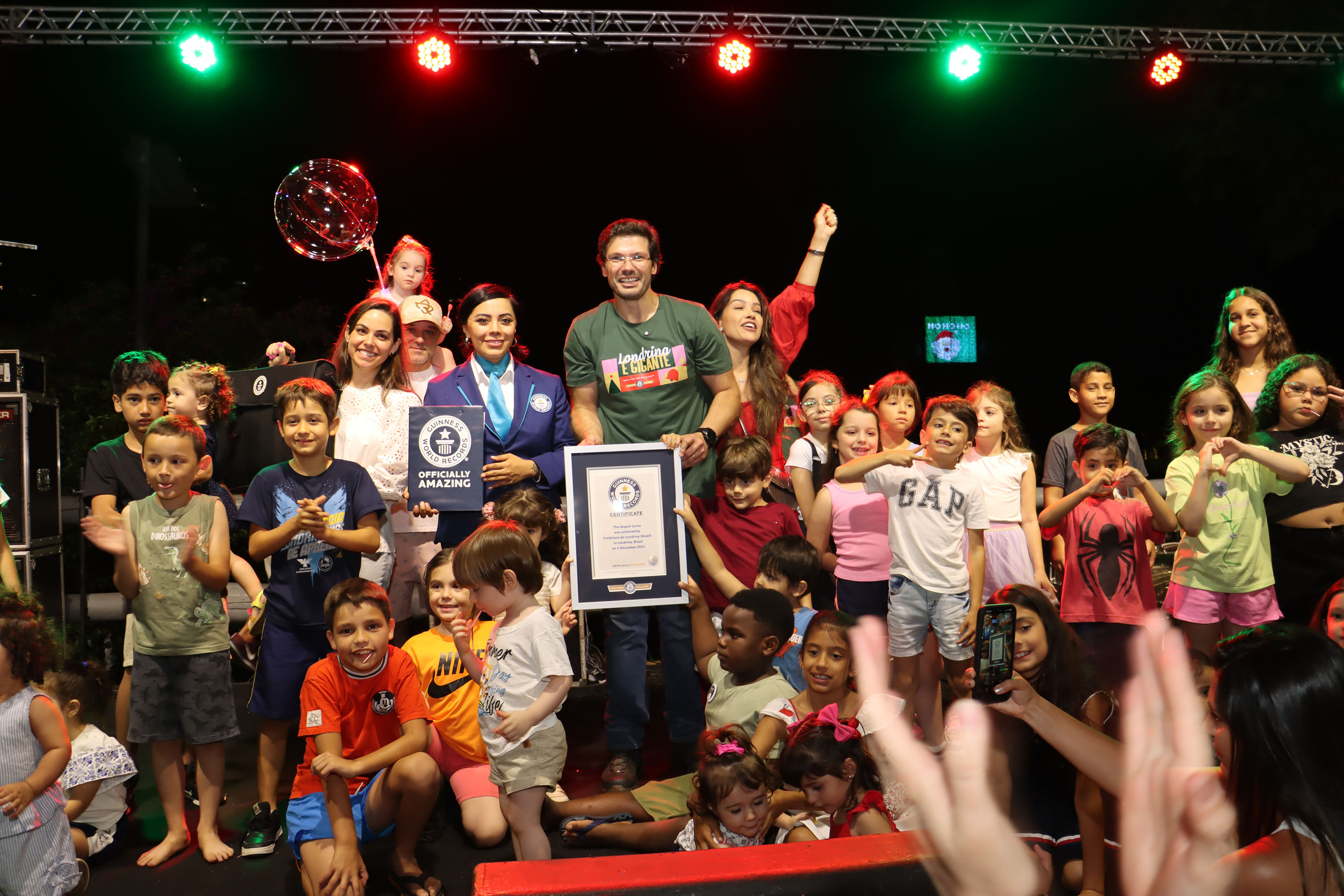 Maior Papai Noel do mundo fica no Paraná