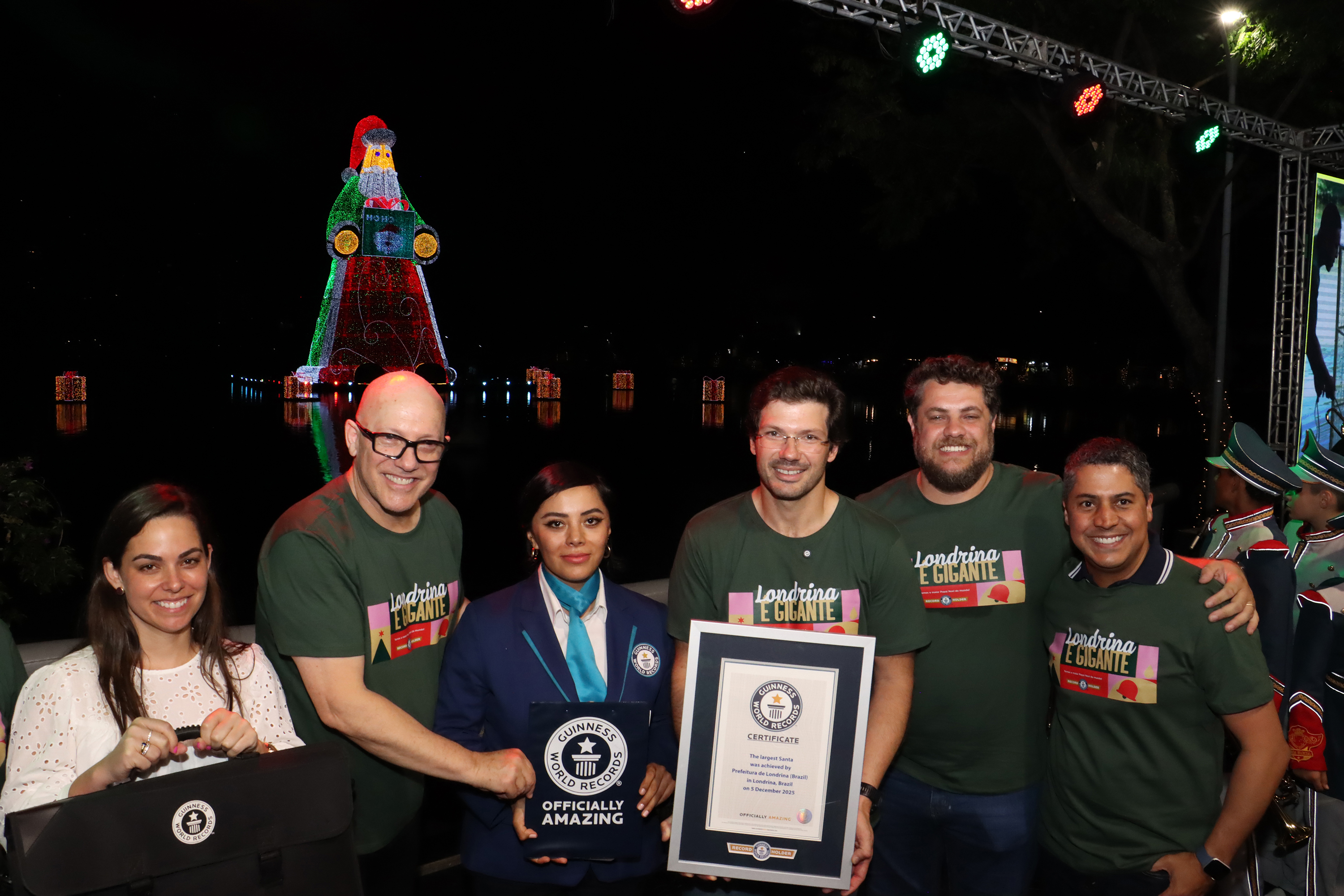 Maior Papai Noel do mundo fica no Paraná