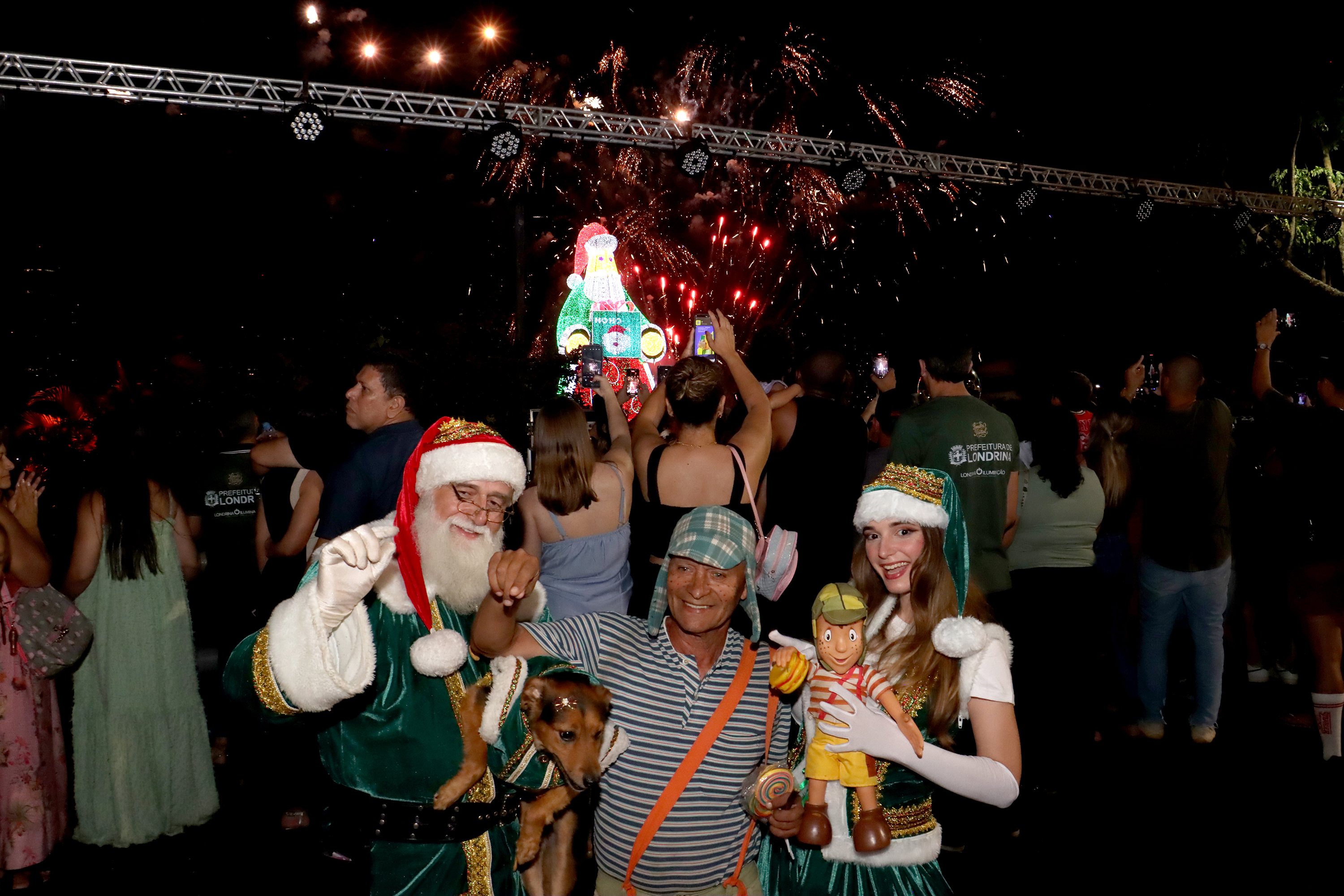 Maior Papai Noel do mundo fica no Paraná
