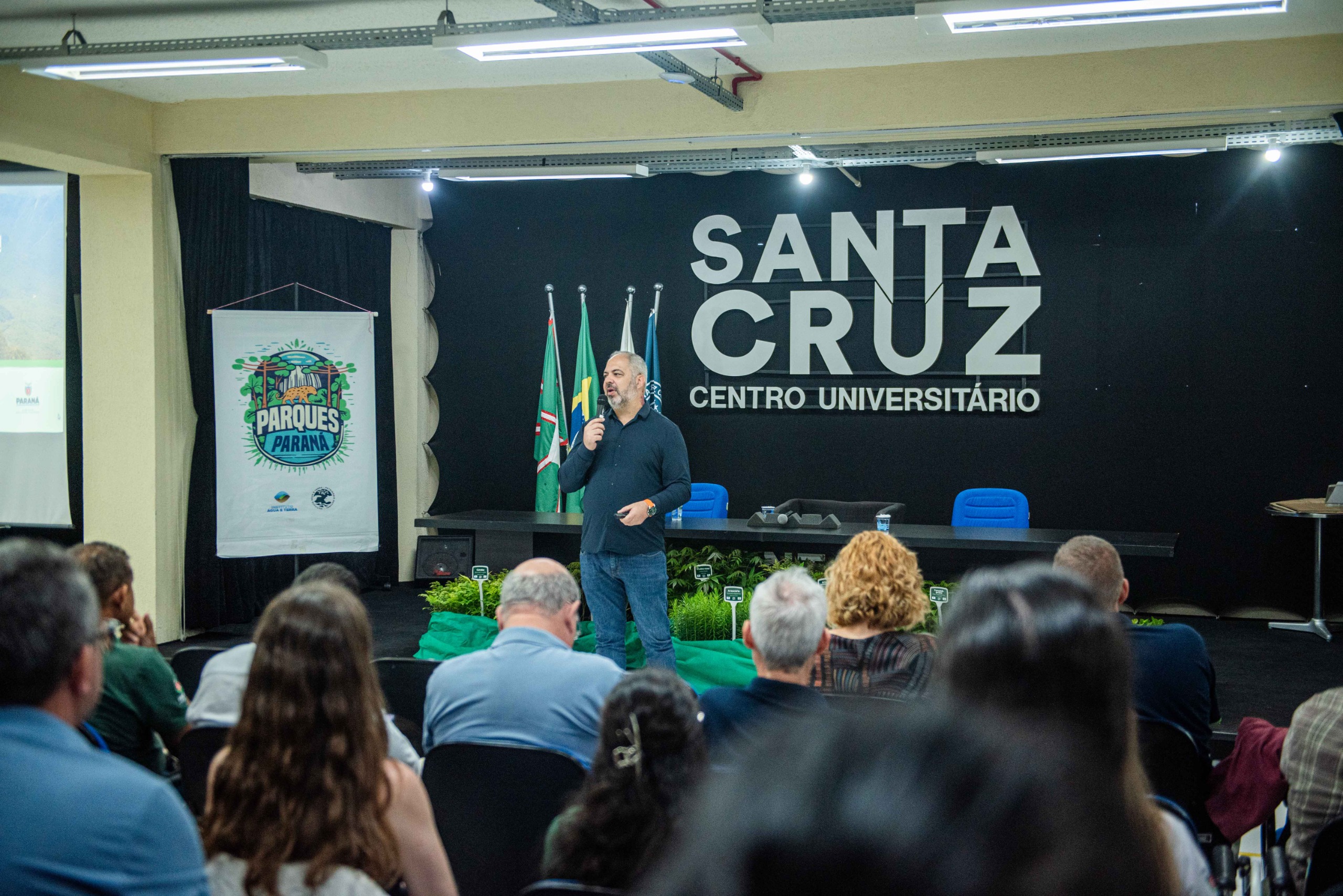 Instituto Água e Terra entregou nesta quinta-feira (11) 10 Planos de Manejo para as Unidades de Conservação (UCs). Nesta sexta-feira (12) será feito o repasse de 19 caminhonetes Ford Ranger.