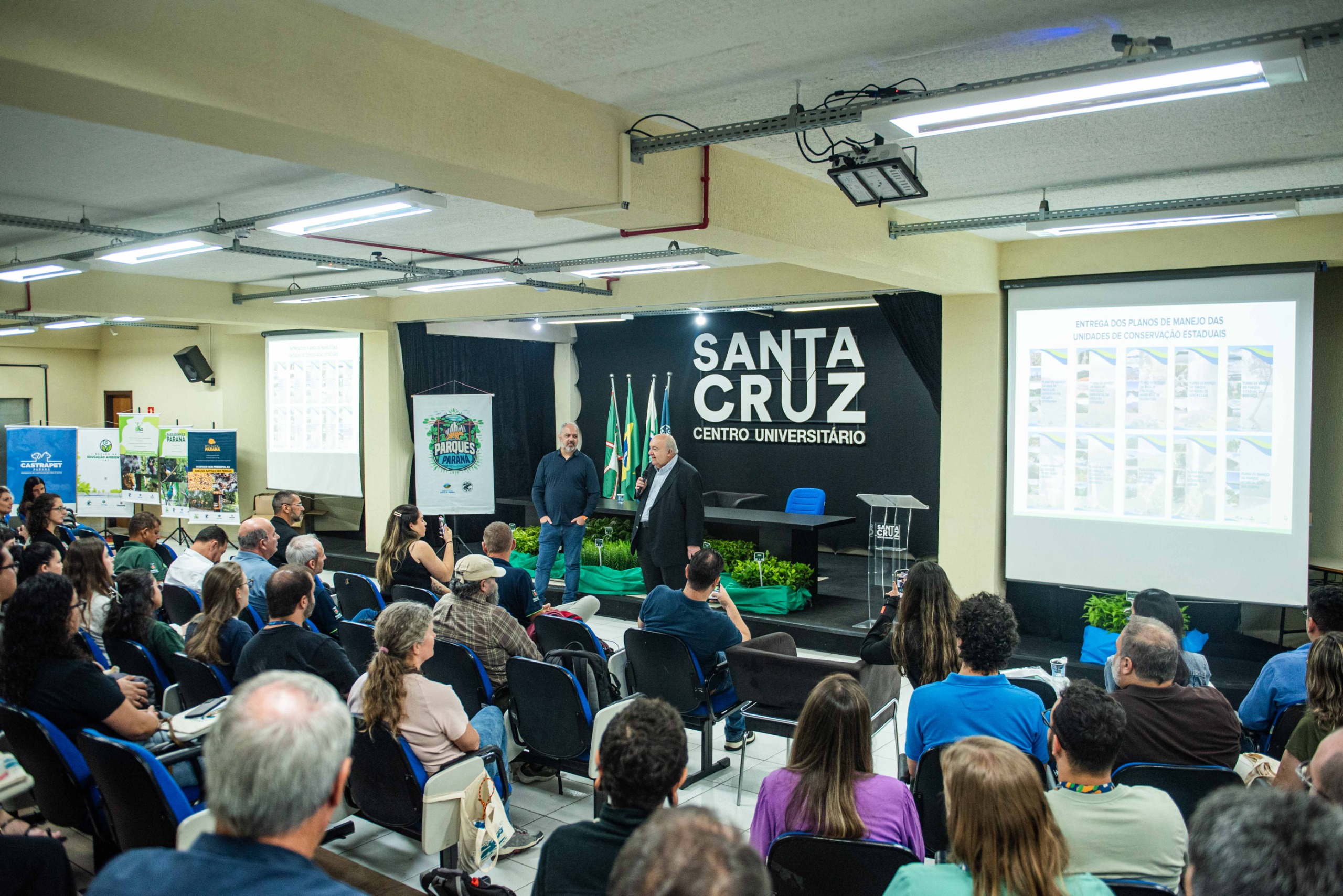 Instituto Água e Terra entregou nesta quinta-feira (11) 10 Planos de Manejo para as Unidades de Conservação (UCs). Nesta sexta-feira (12) será feito o repasse de 19 caminhonetes Ford Ranger.