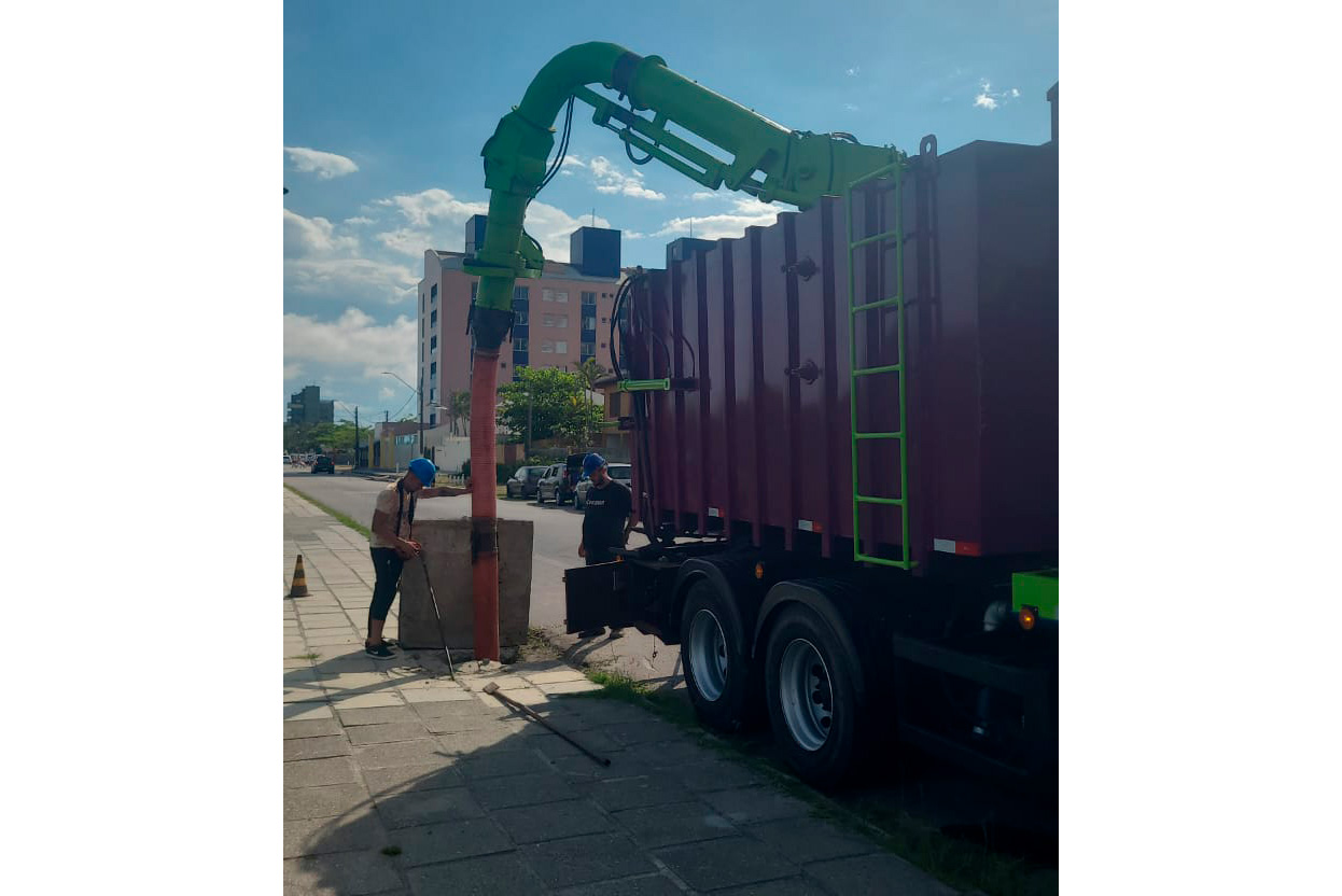 Sanepar investe R$ 1,4 milhão na limpeza de galerias de água de chuva para proteger as praias