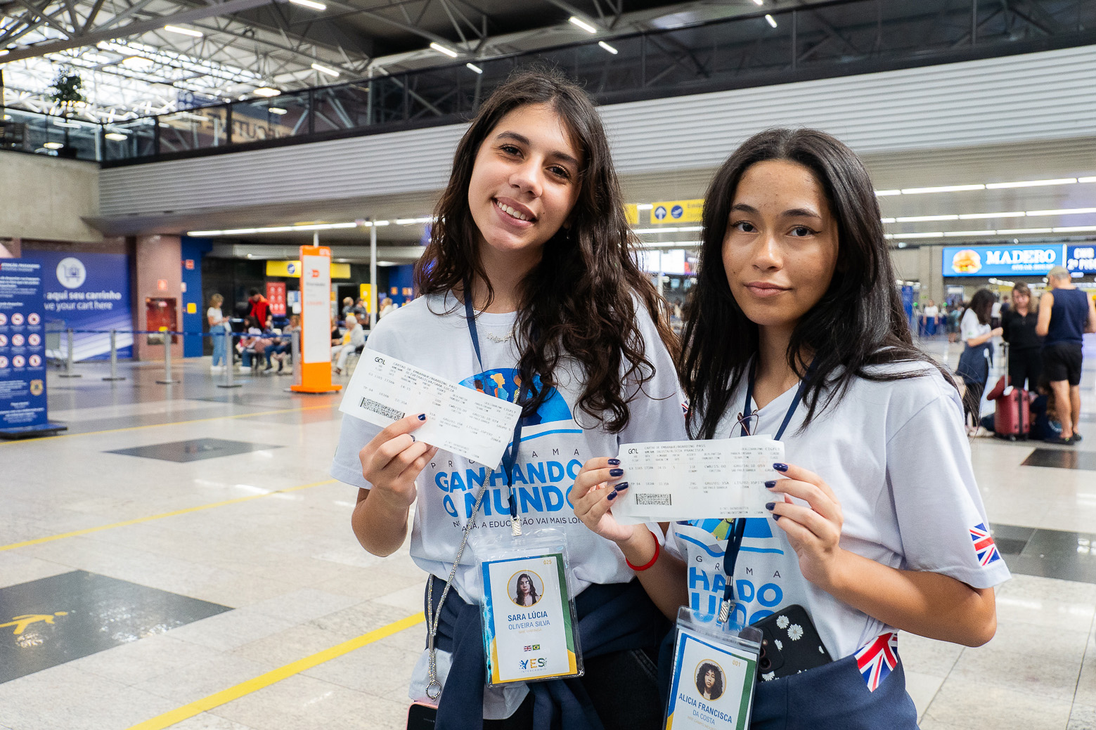 Com emoção e expectativas, 26 estudantes do Paraná embarcam para o Reino Unido pelo Programa Ganhando o Mundo