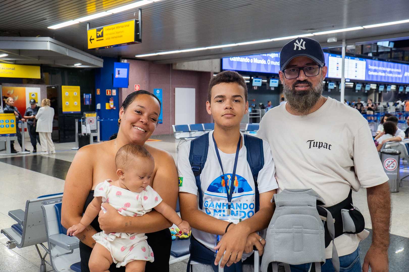Com emoção e expectativas, 26 estudantes do Paraná embarcam para o Reino Unido pelo Programa Ganhando o Mundo