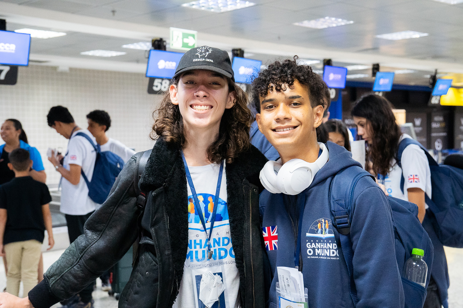 Com emoção e expectativas, 26 estudantes do Paraná embarcam para o Reino Unido pelo Programa Ganhando o Mundo