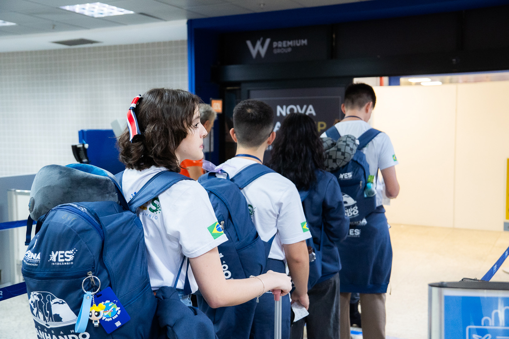 Com emoção e expectativas, 26 estudantes do Paraná embarcam para o Reino Unido pelo Programa Ganhando o Mundo