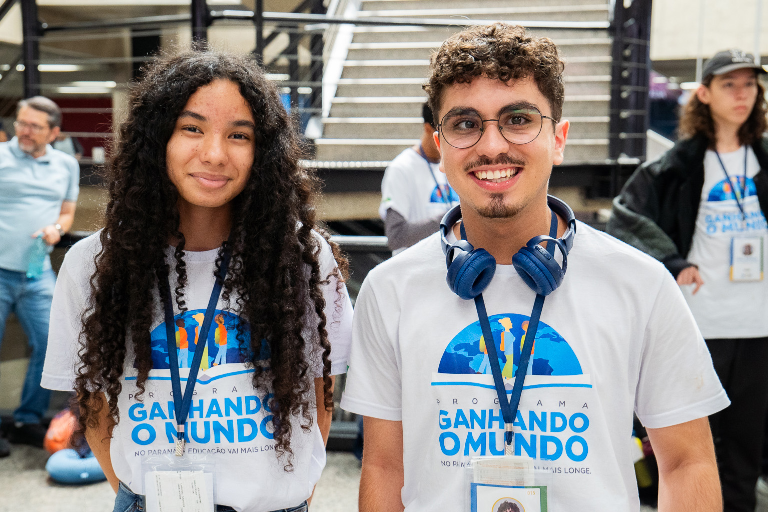 Com emoção e expectativas, 26 estudantes do Paraná embarcam para o Reino Unido pelo Programa Ganhando o Mundo