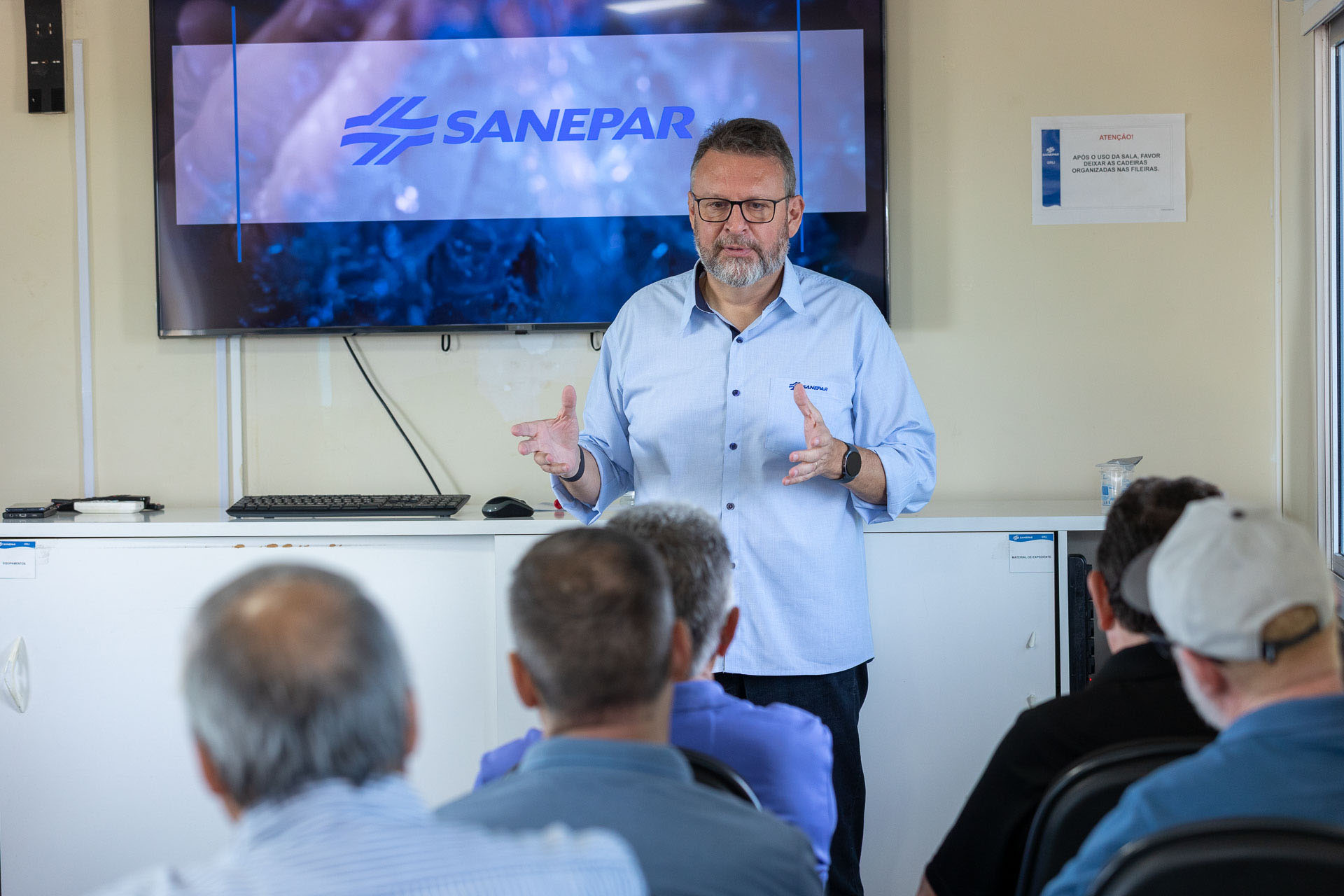 Sanepar reforça abastecimento com bags gigantes, 26 caminhões-pipa e troca de adutoras no Litoral