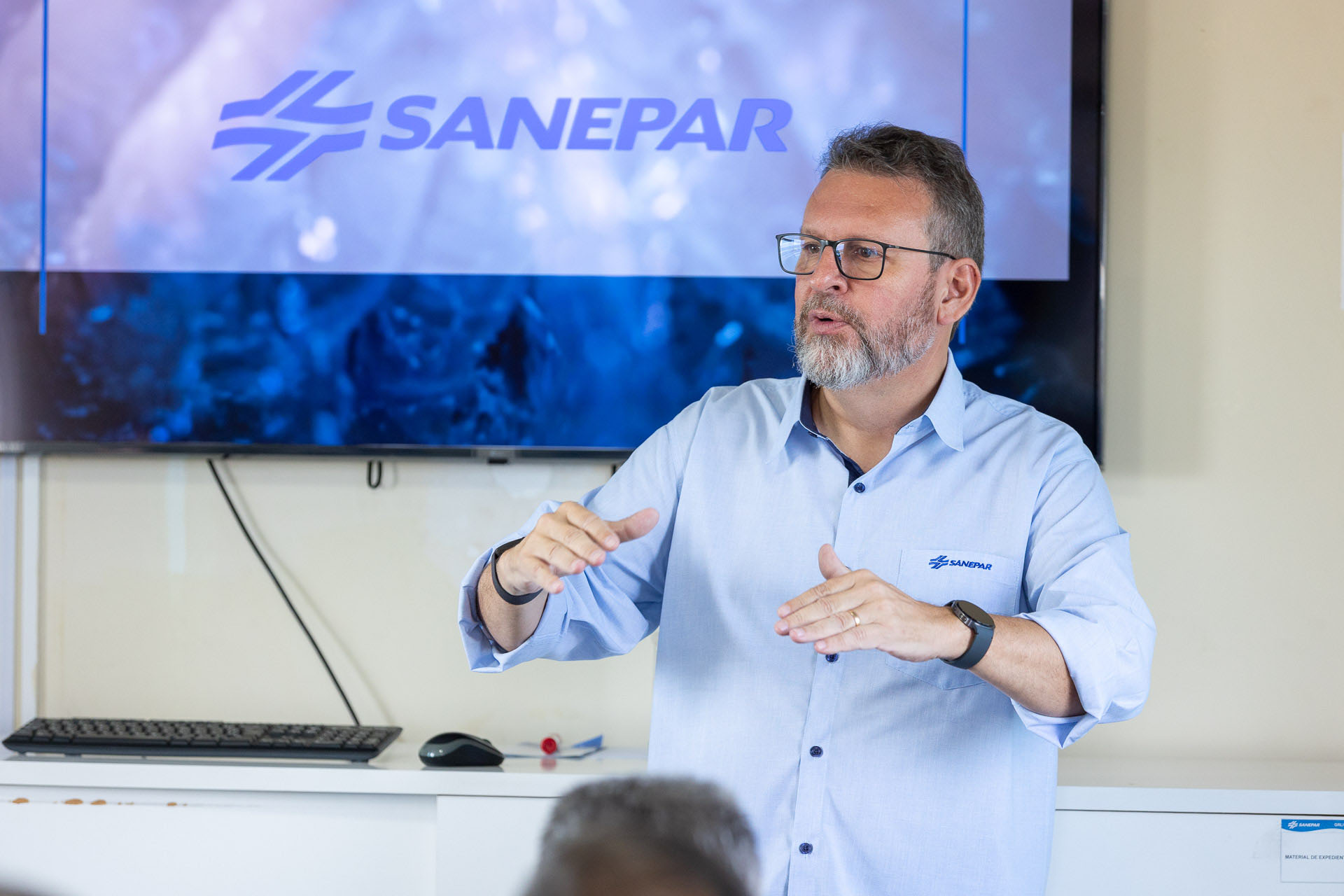 Sanepar reforça abastecimento com bags gigantes, 26 caminhões-pipa e troca de adutoras no Litoral