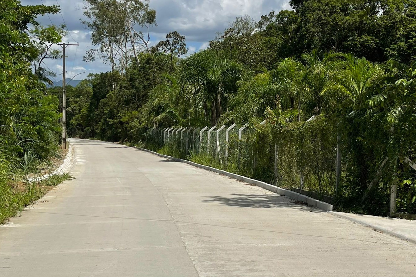 pavimentação em concreto da Estrada da América em Morretes.