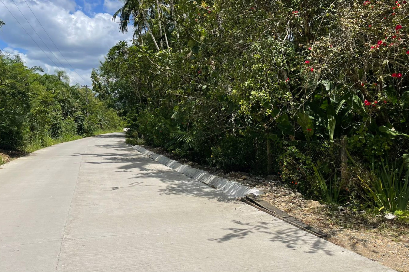 pavimentação em concreto da Estrada da América em Morretes.