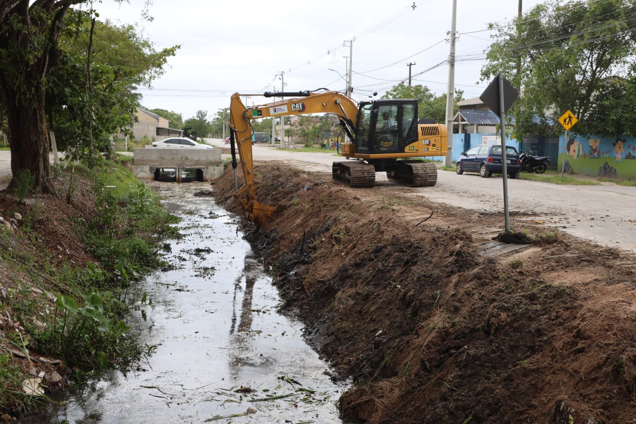 Estado começa a limpar e desassorear 45 quilômetros de canais no Litoral do Paraná