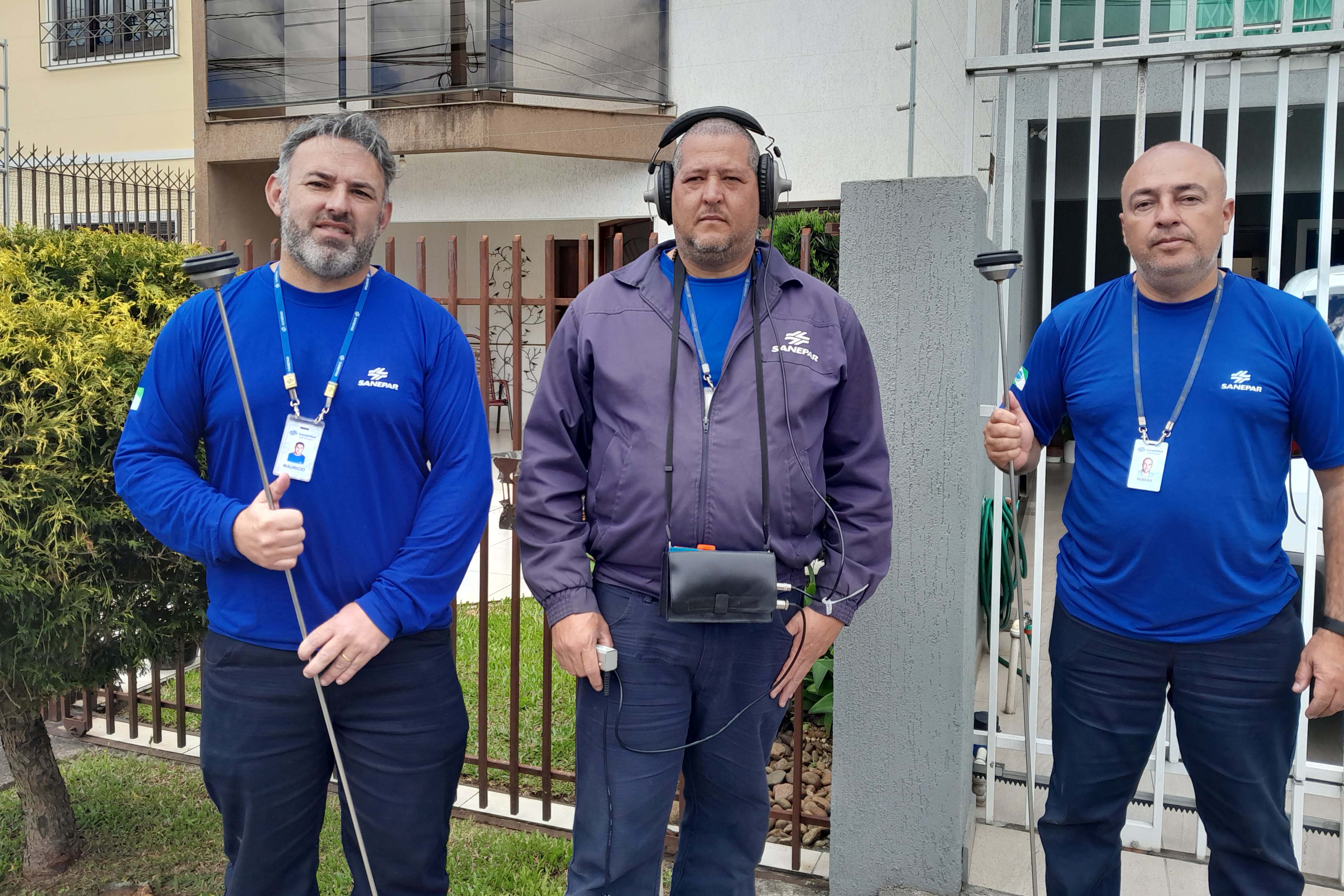 "Caçadores de vazamentos" da Sanepar usam audição treinada para evitar desperdício água