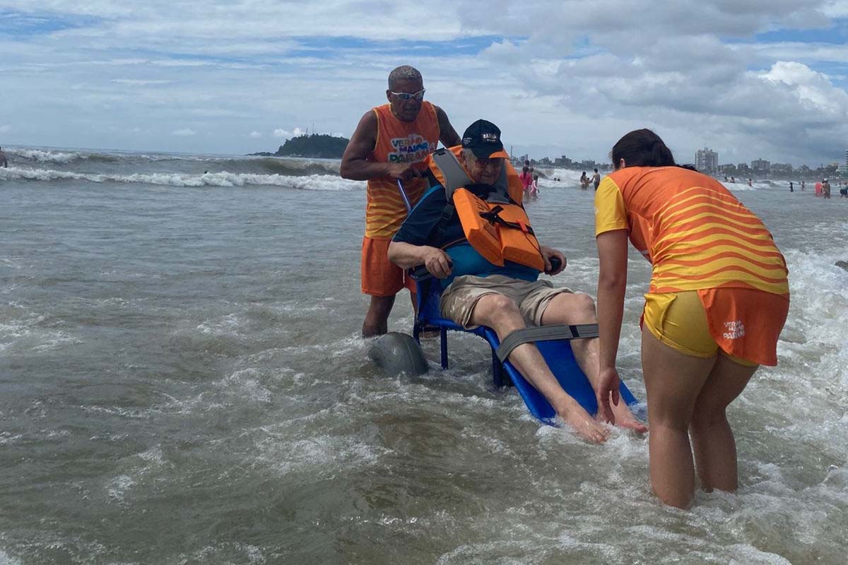 Praia Acessível realiza 250 atendimentos na primeira semana da temporada 2025/2026