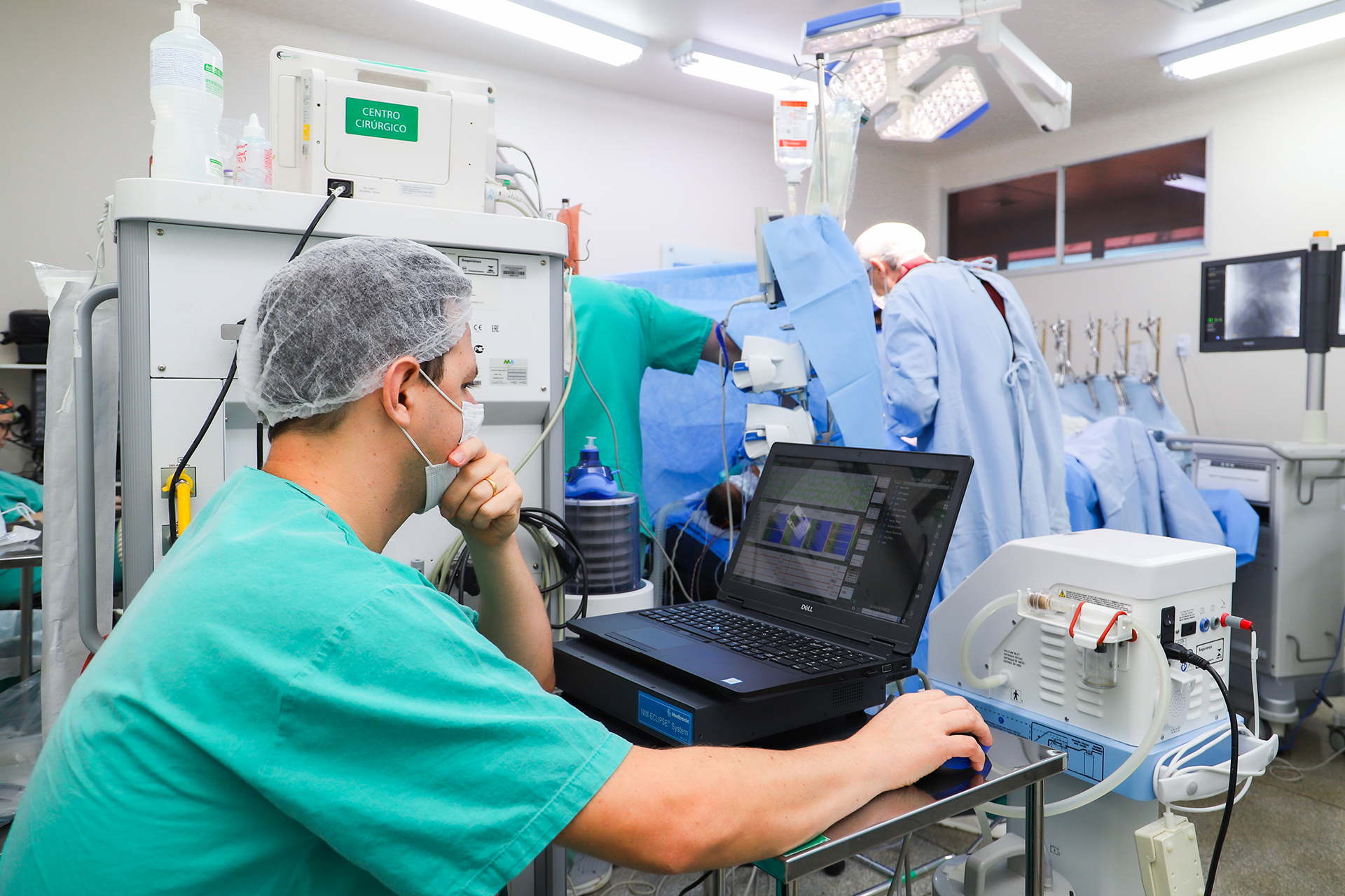 HU realiza pela primeira vez cirurgia de coluna com técnica ALIF