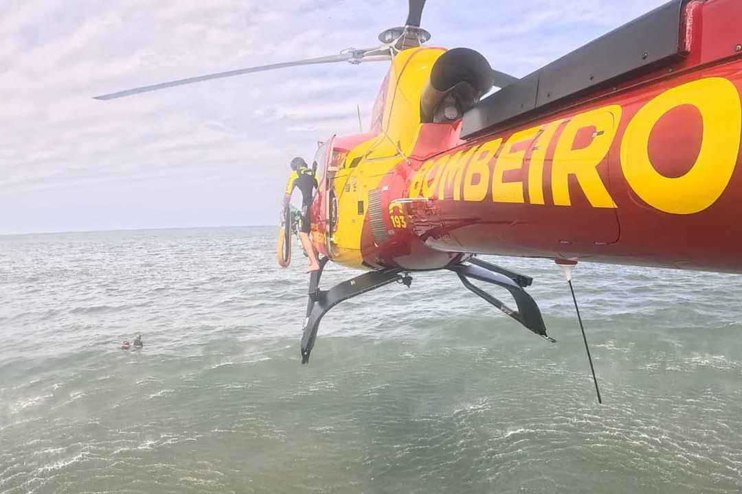 Helicóptero Arcanjo 01 eleva padrão de resgates no Litoral durante o Verão Maior Paraná