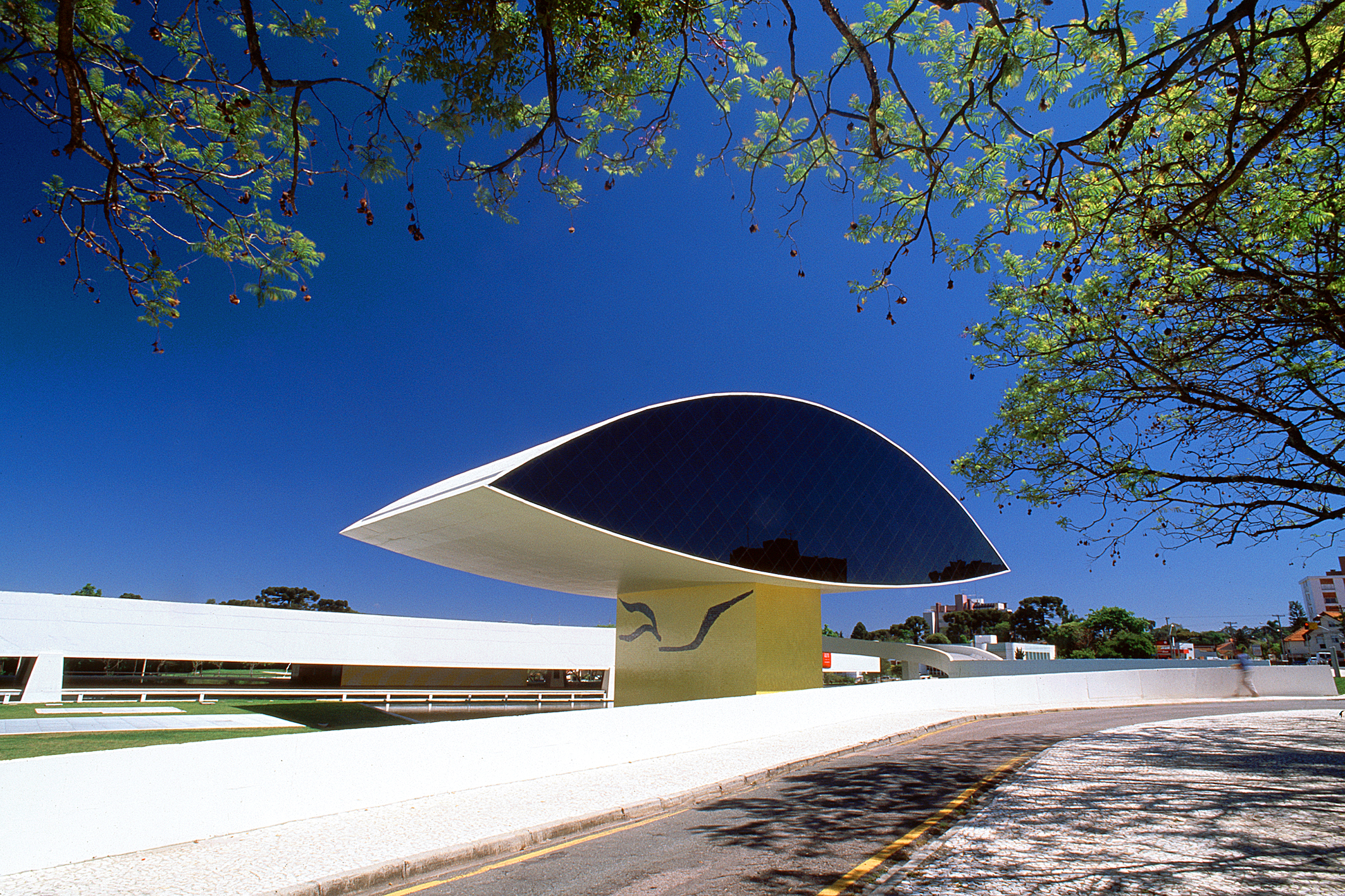 Fwd: Novo miniauditório do MON é inaugurado com exposição de fotos de Dico Kremer