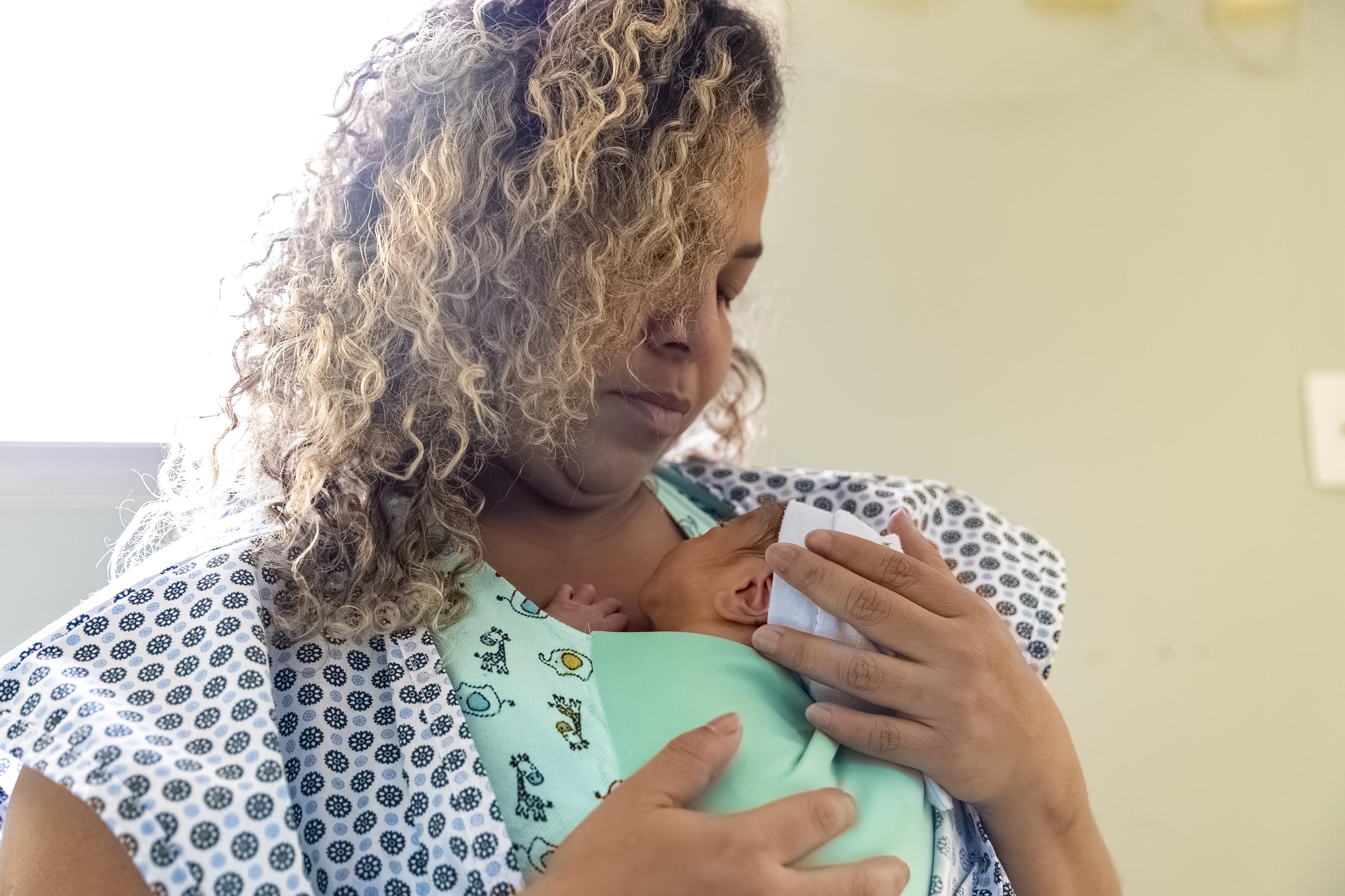 SESA - Mães de bebês prematuros recebem apoio em saúde mental no PR