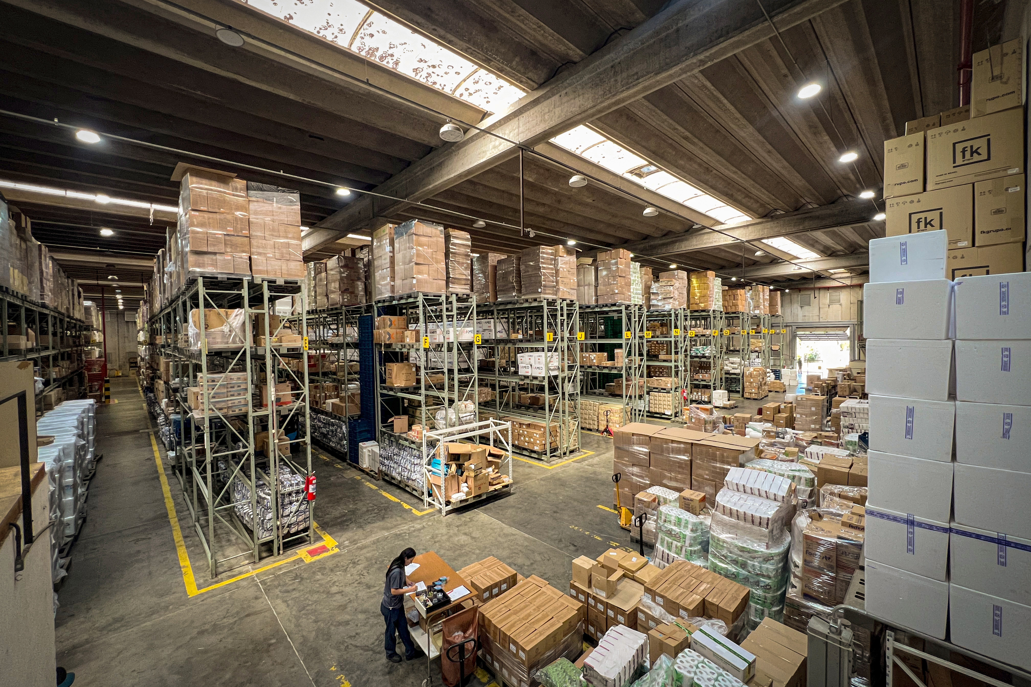 Estado já distribuiu mais de 6 milhões de insumos em 2026 para as 22 Regionais de Saúde