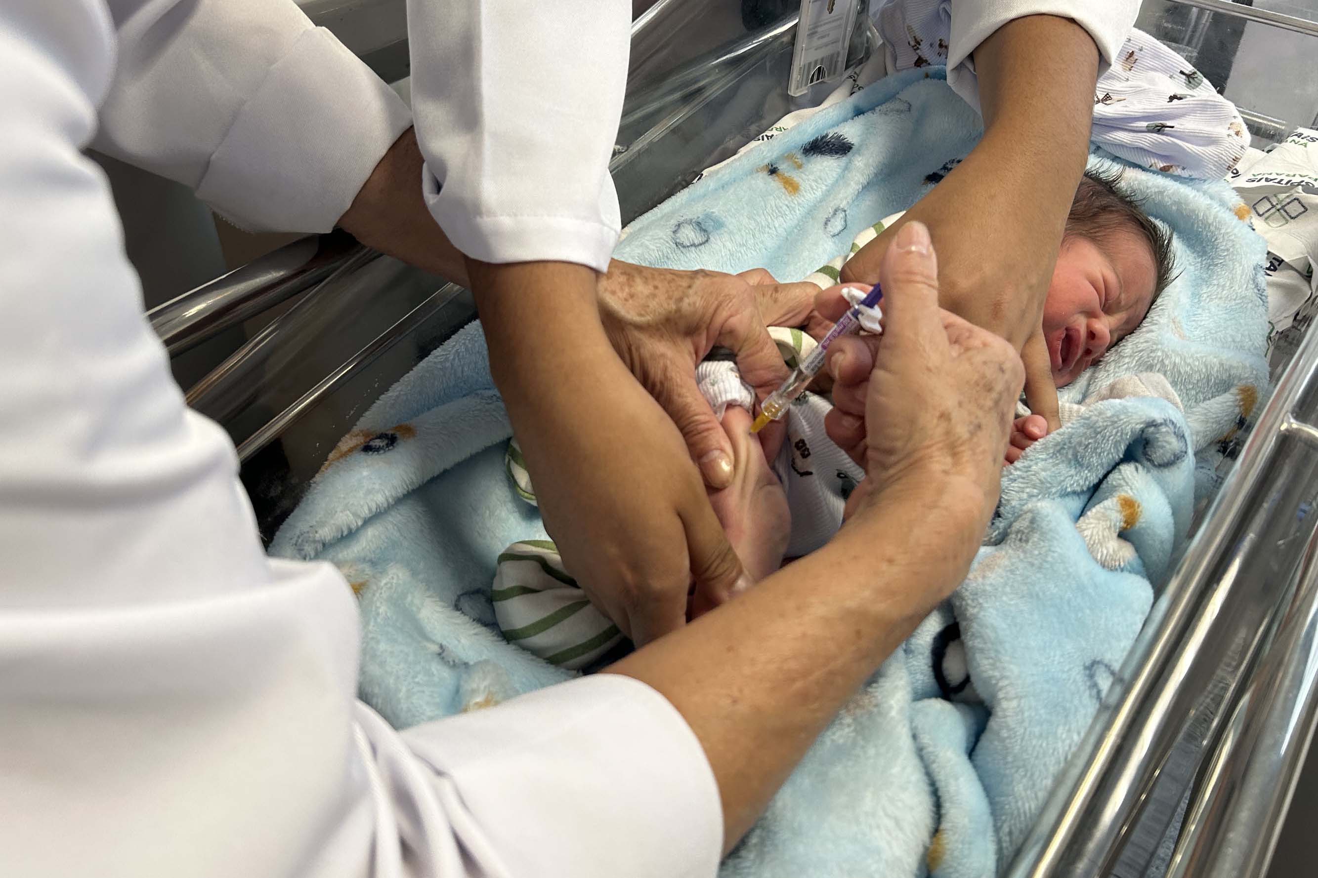 Maternidades do Paraná iniciam aplicação de novo medicamento para prevenir vírus sincicial em bebês