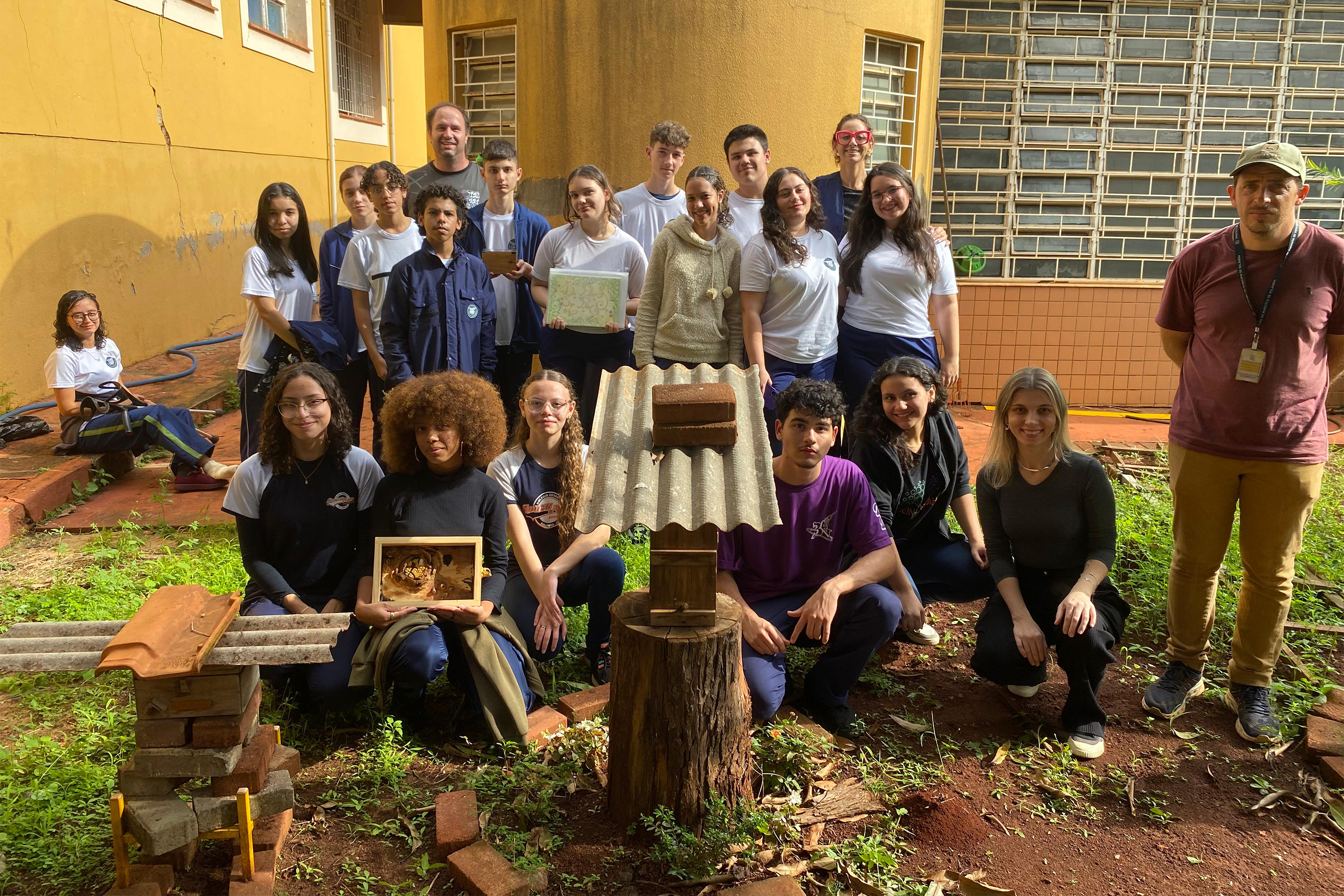 Clube de ciências em colégio cívico-militar de Rolândia é destaque em feiras científicas e influencia projeto de rearborização municipal