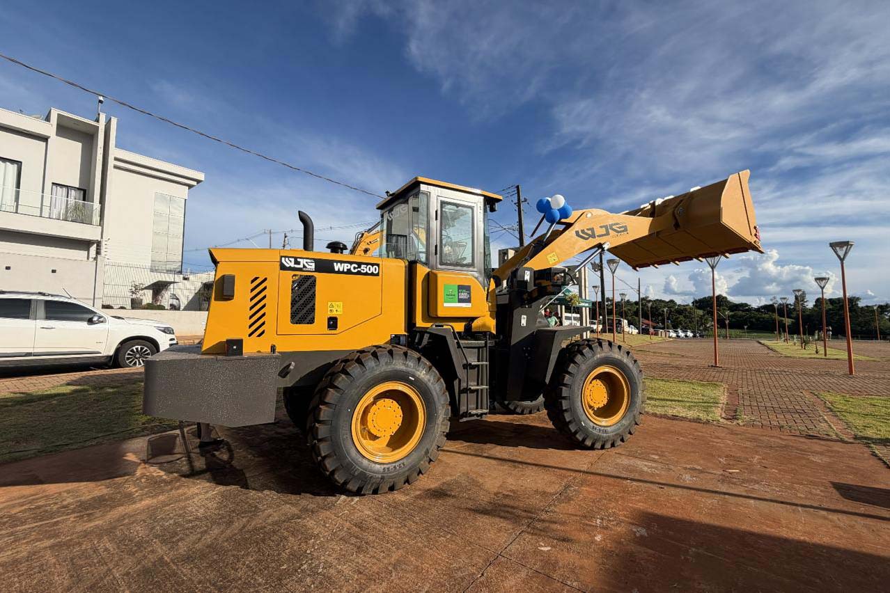 Estado entrega sete máquinas agrícolas por dia para municípios paranaenses