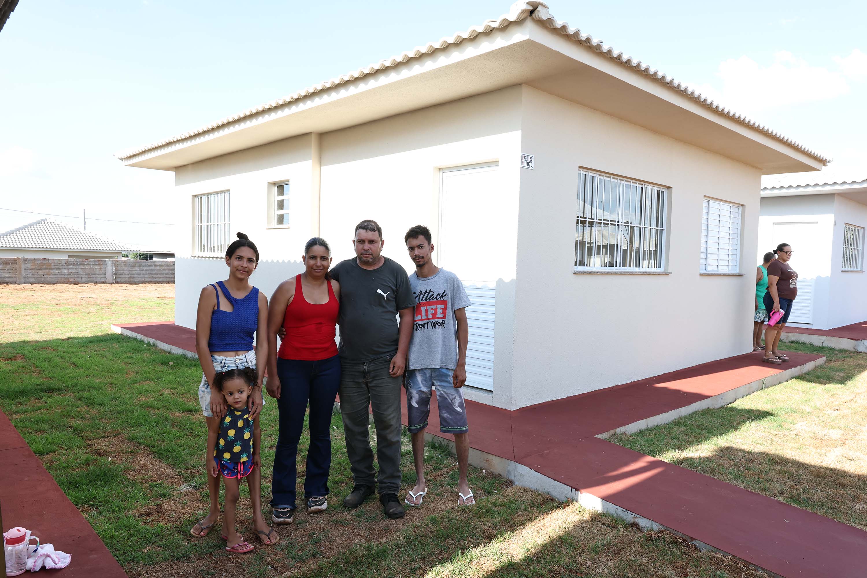 Entrega de casas e estradas rurais Terra Rica