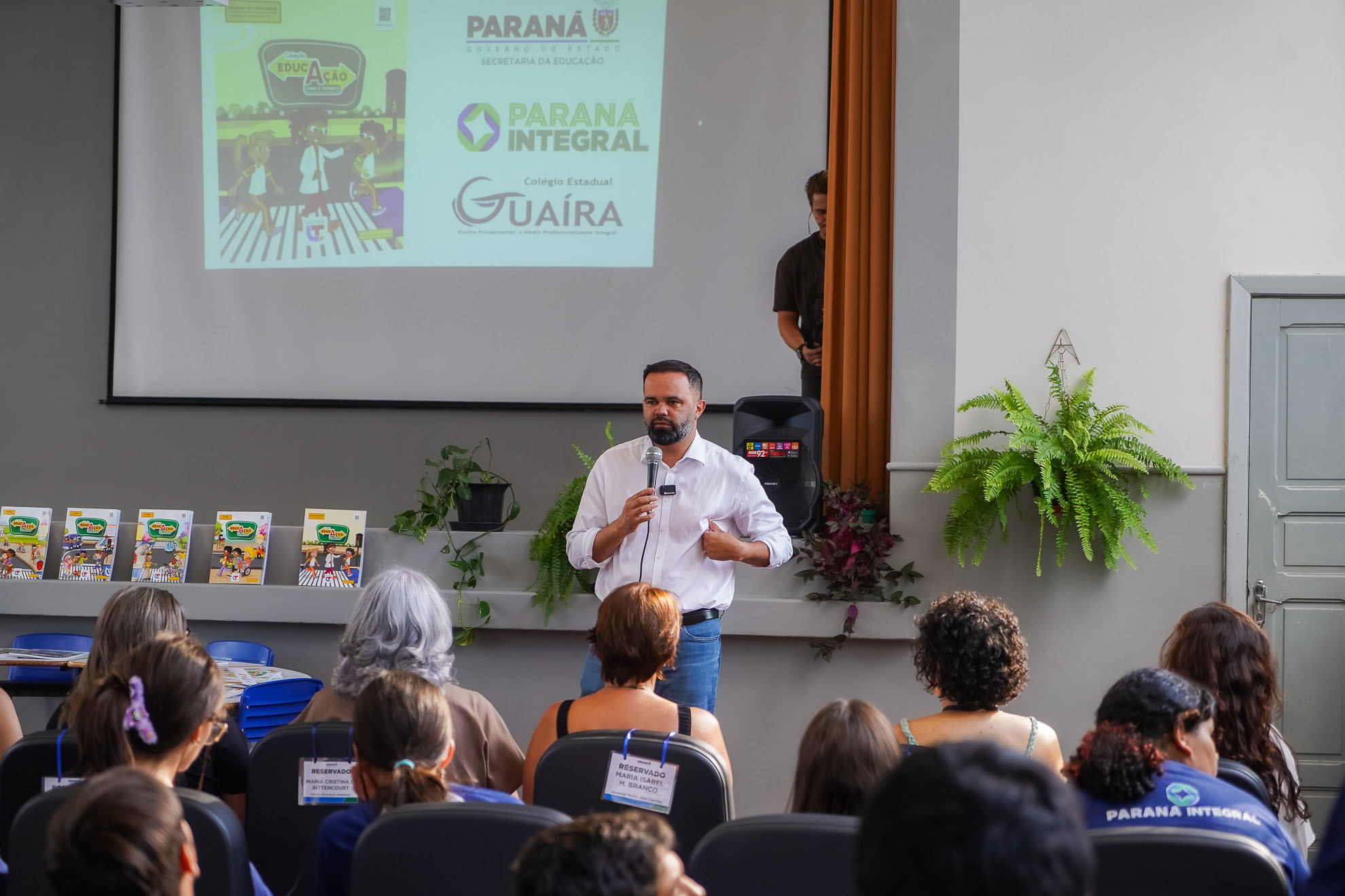 SEED - Escolas integrais recebem material de educação para o trânsito