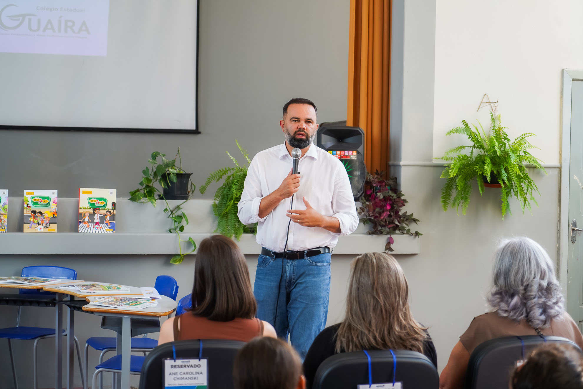 SEED - Escolas integrais recebem material de educação para o trânsito