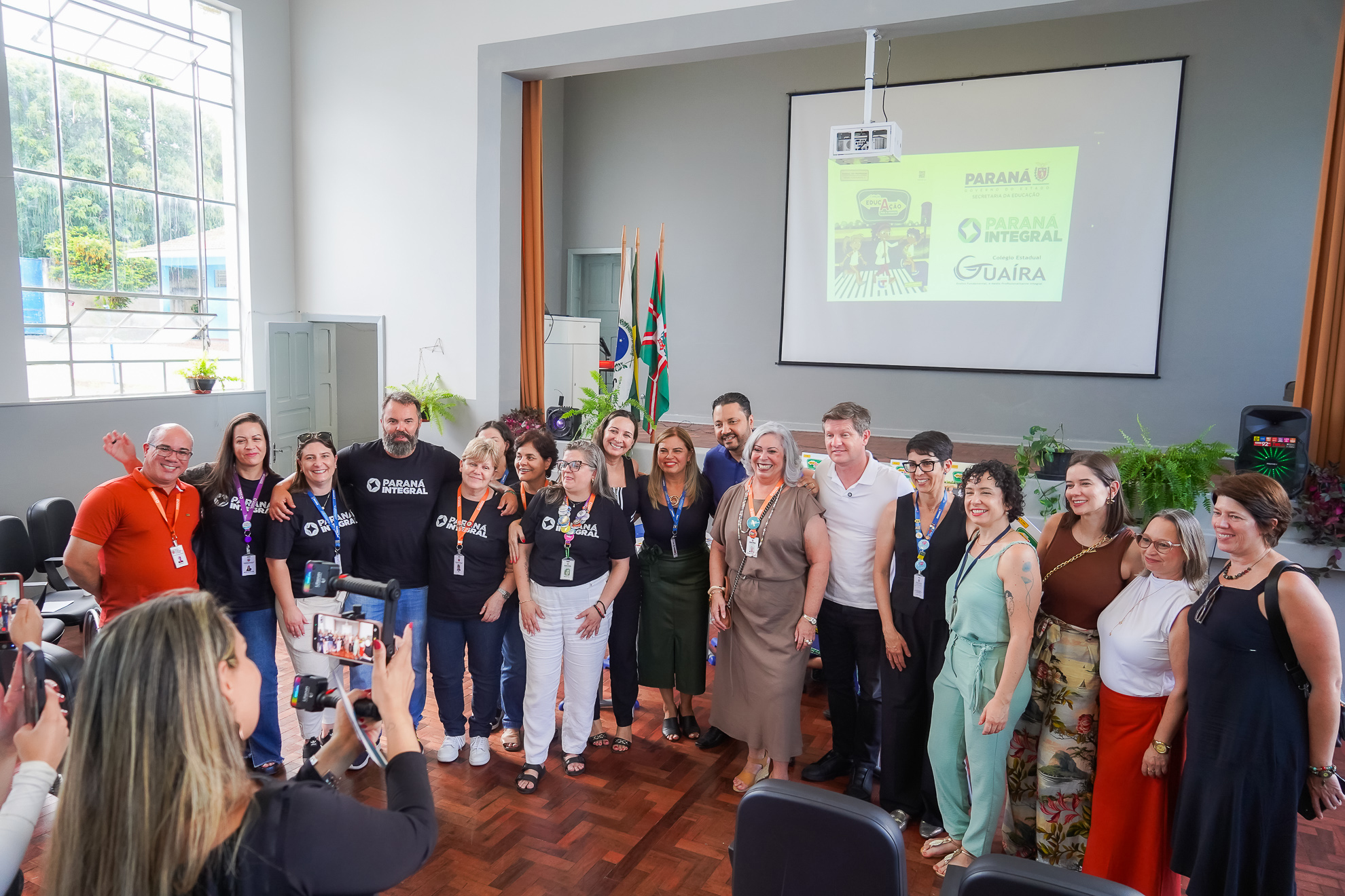 SEED - Escolas integrais recebem material de educação para o trânsito