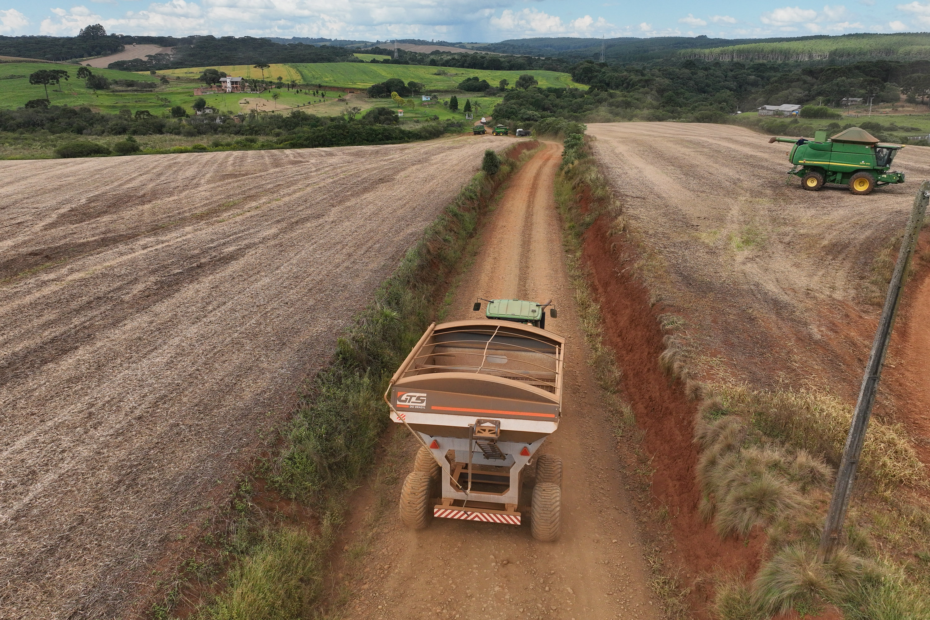R$ 353 milhões: Estado libera recursos para estradas rurais e maquinários em Guarapuava e região