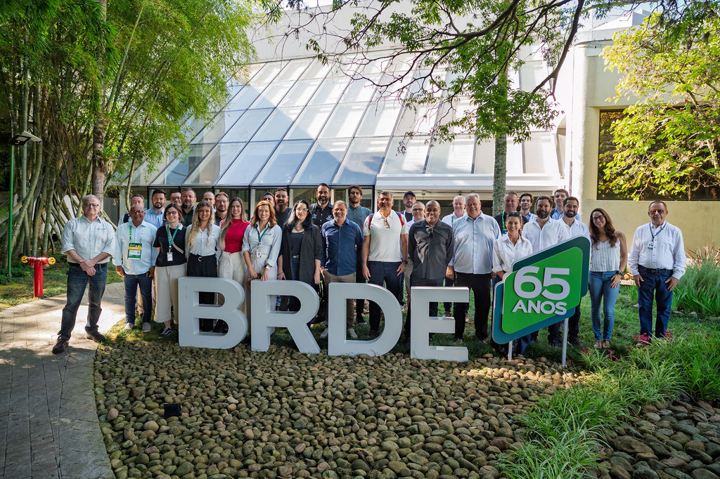 BRDE reúne prefeitos e lideranças de 15 municípios em agenda estratégica durante Smart City Expo 