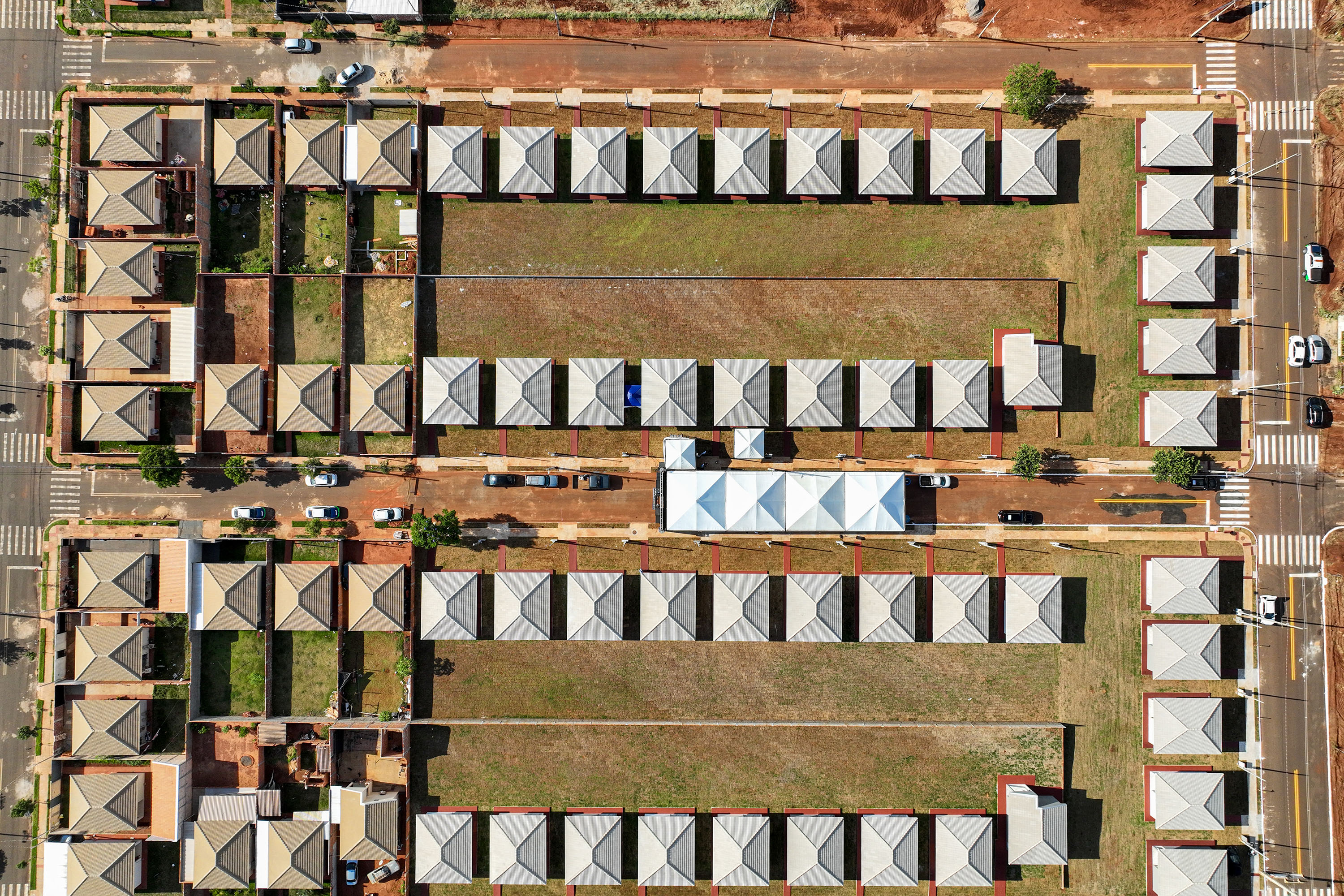 Entrega de casas e estradas rurais Terra Rica