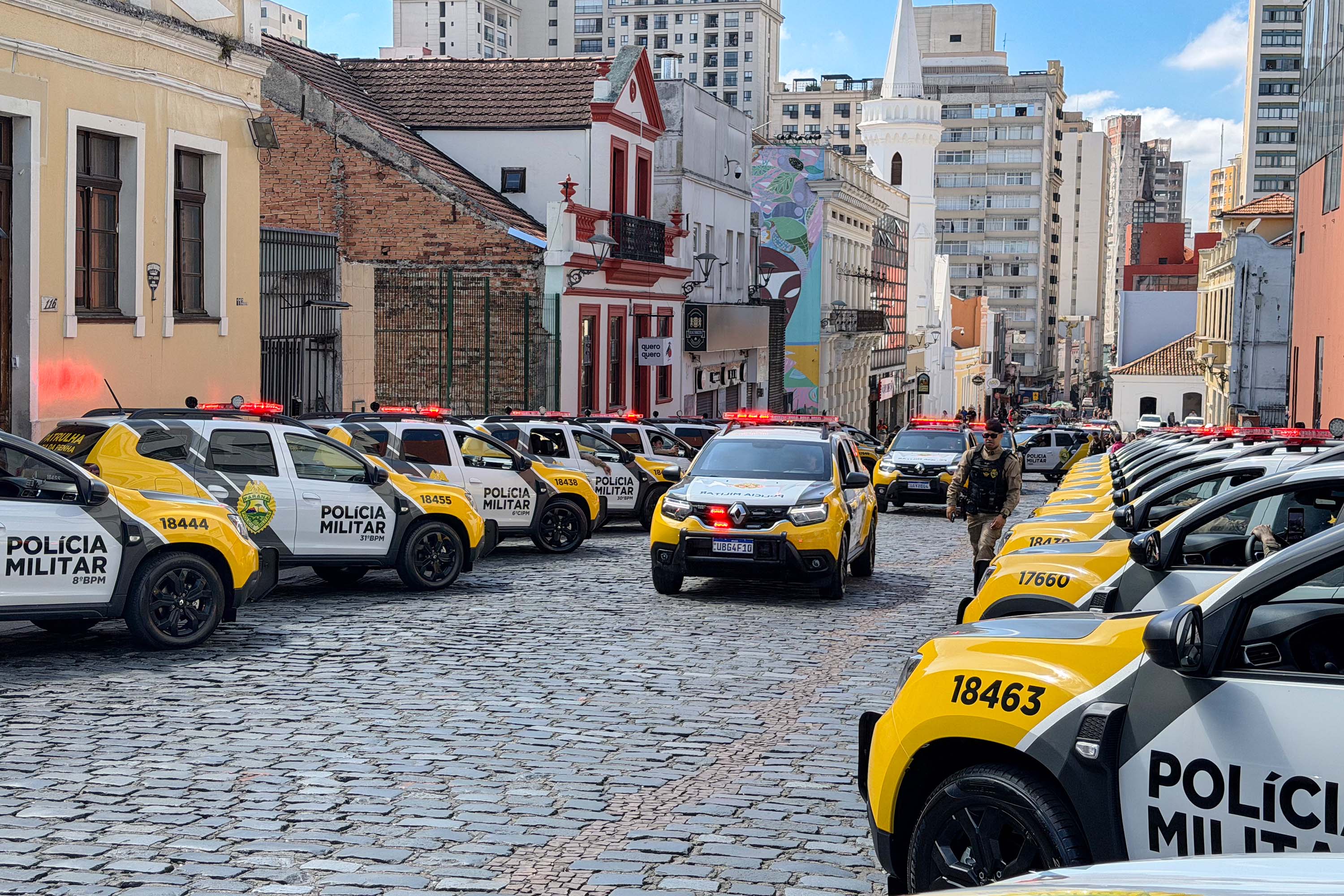 PMPR entrega 54 viaturas e capacita 152 policiais para reforçar combate à violência doméstica no Estado