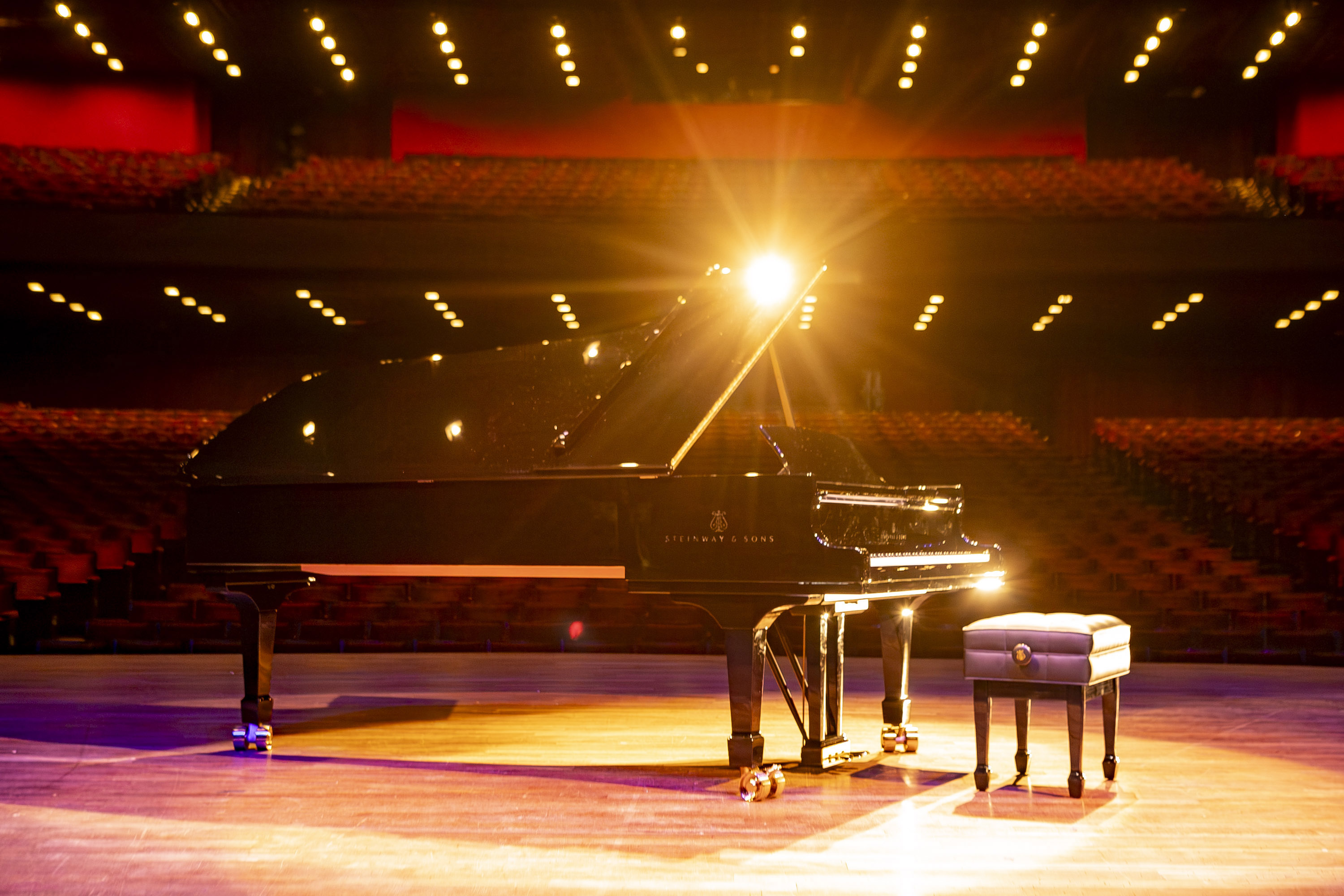 Orquestra Sinfônica do Paraná estreia novo Steinway & Sons com participação do pianista irlandês Barry Douglas