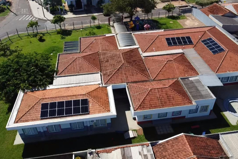 Escolas públicas do Paraná já estão recebendo sistemas de geração solar da Copel