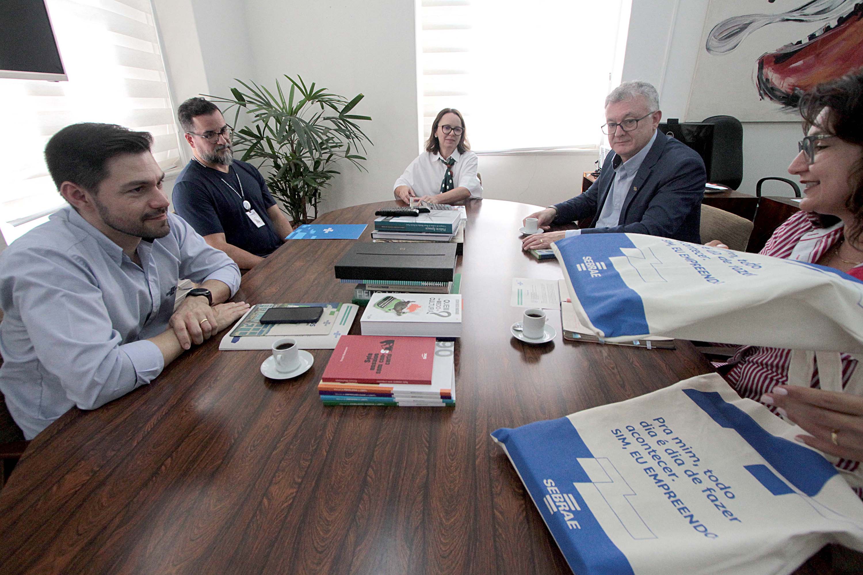 SEEC e Sebrae avançam em parceria para fortalecer o audiovisual no Paraná