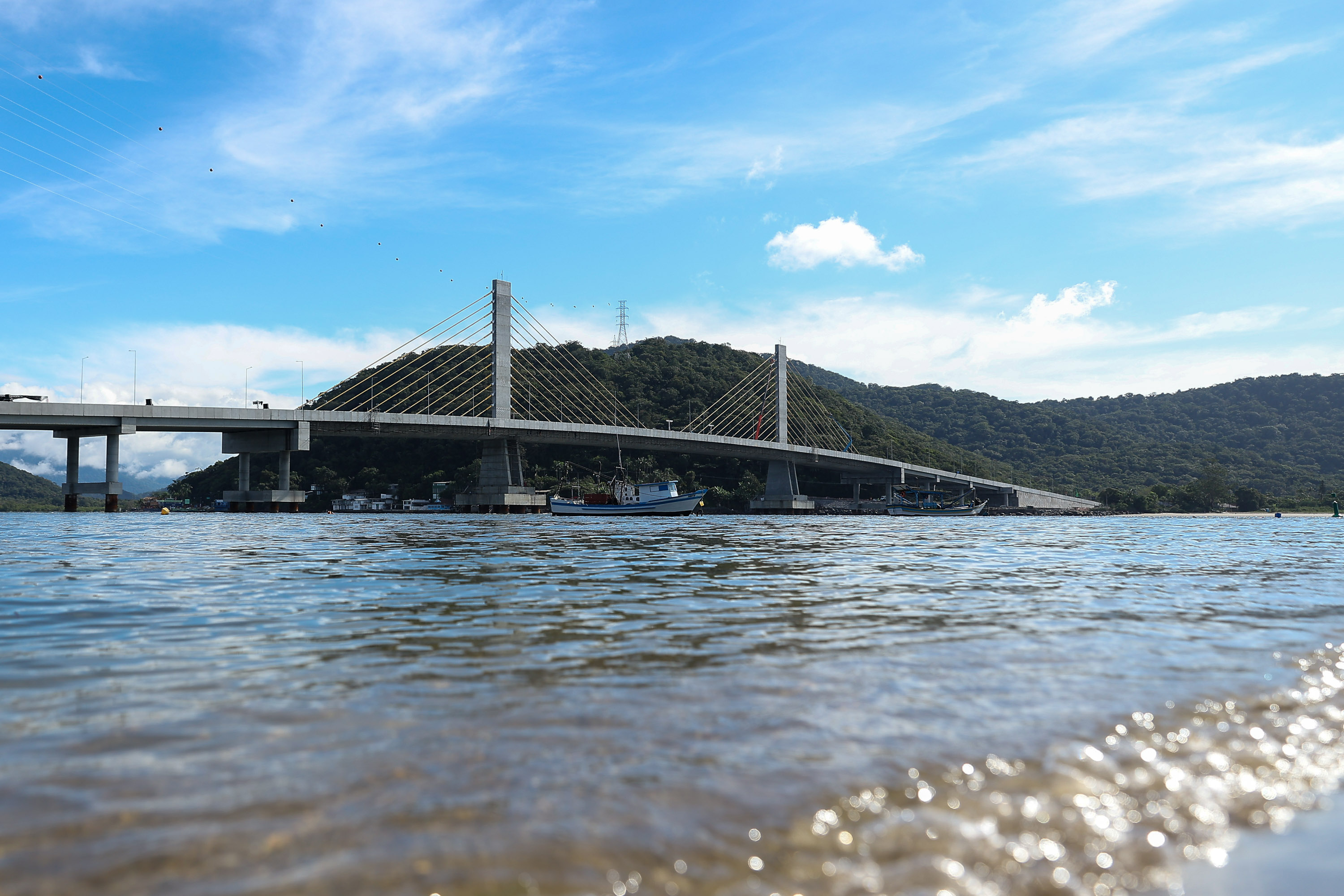 Acabamentos finais: falta um dia para a inauguração da Ponte de Guaratuba