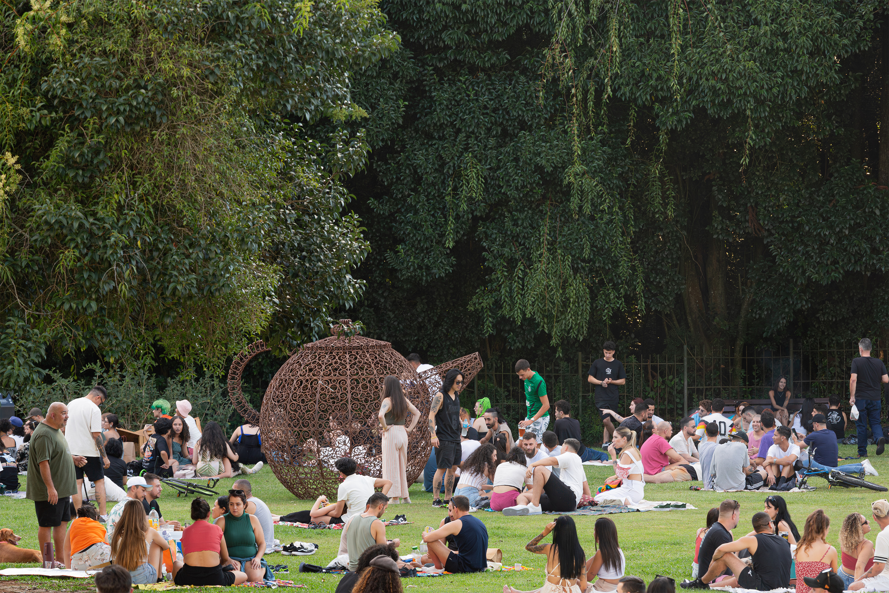 MON inaugura obra do artista avaf e convida o público a uma caça às artes na área externa do Museu