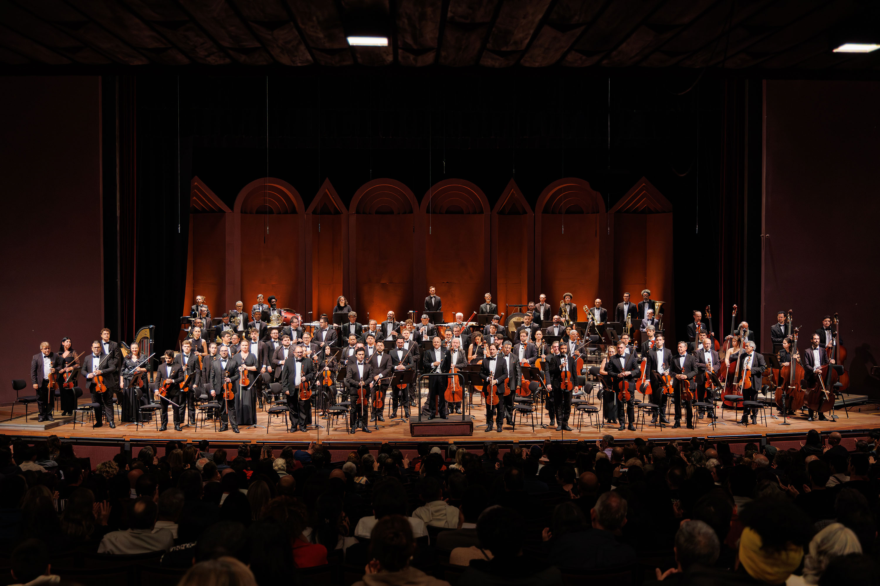 TEATRO GUAÍRA - Orquestra Sinfônica do Paraná celebra o universo de George Gershwin em concertos da Série Ouro