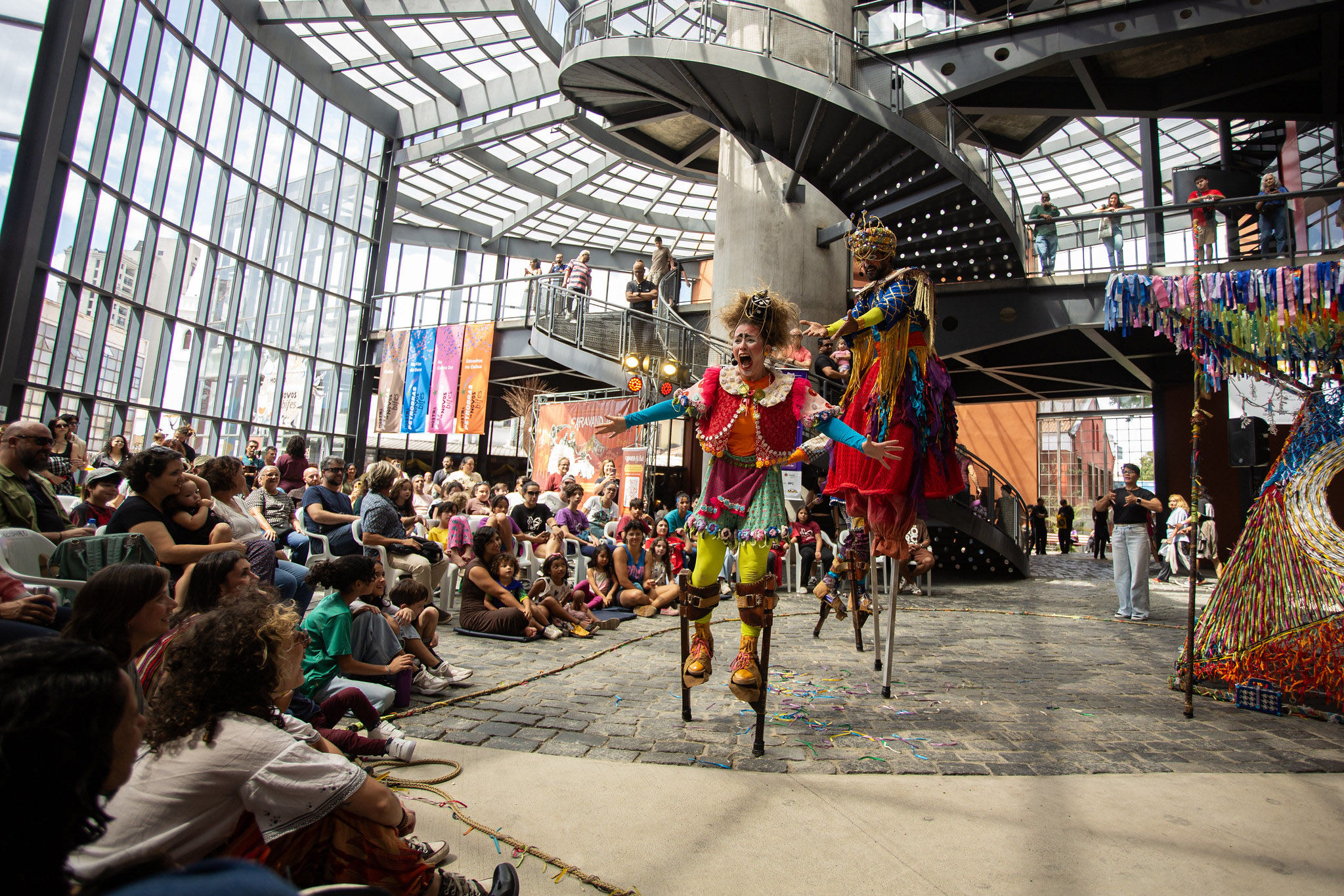 VIAJE PARANÁ - Festival de Curitiba movimentou economia, empregos, hotéis e serviços do turismo paranaense