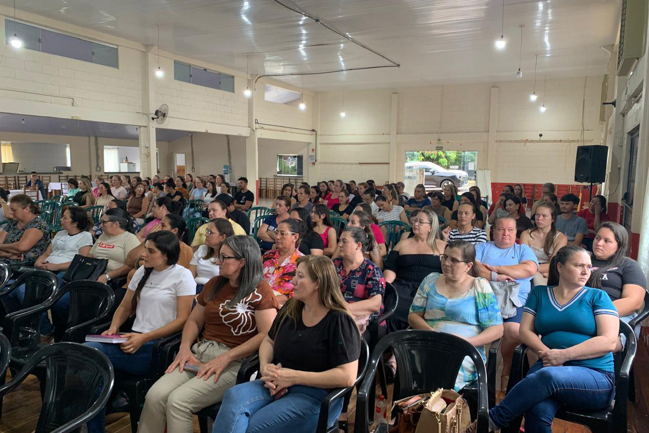 SETI - Governo do Paraná reforça formação de professores de Cantagalo com cursos de educação digital