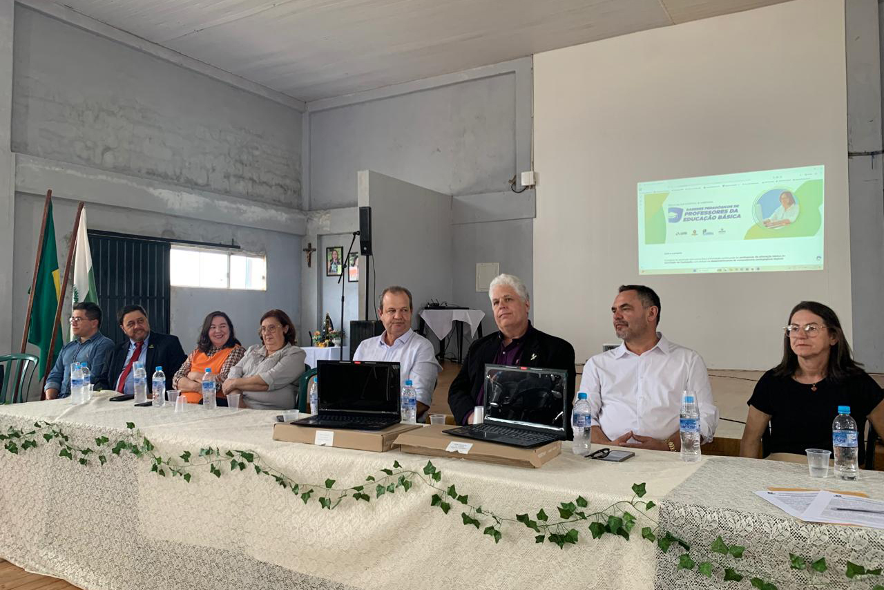 SETI - Governo do Paraná reforça formação de professores de Cantagalo com cursos de educação digital