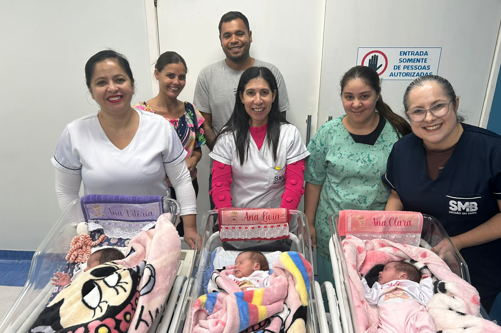 SESA - Hospital estadual do Paraná celebra recuperação de trigêmeas após 24 dias de cuidados intensivos