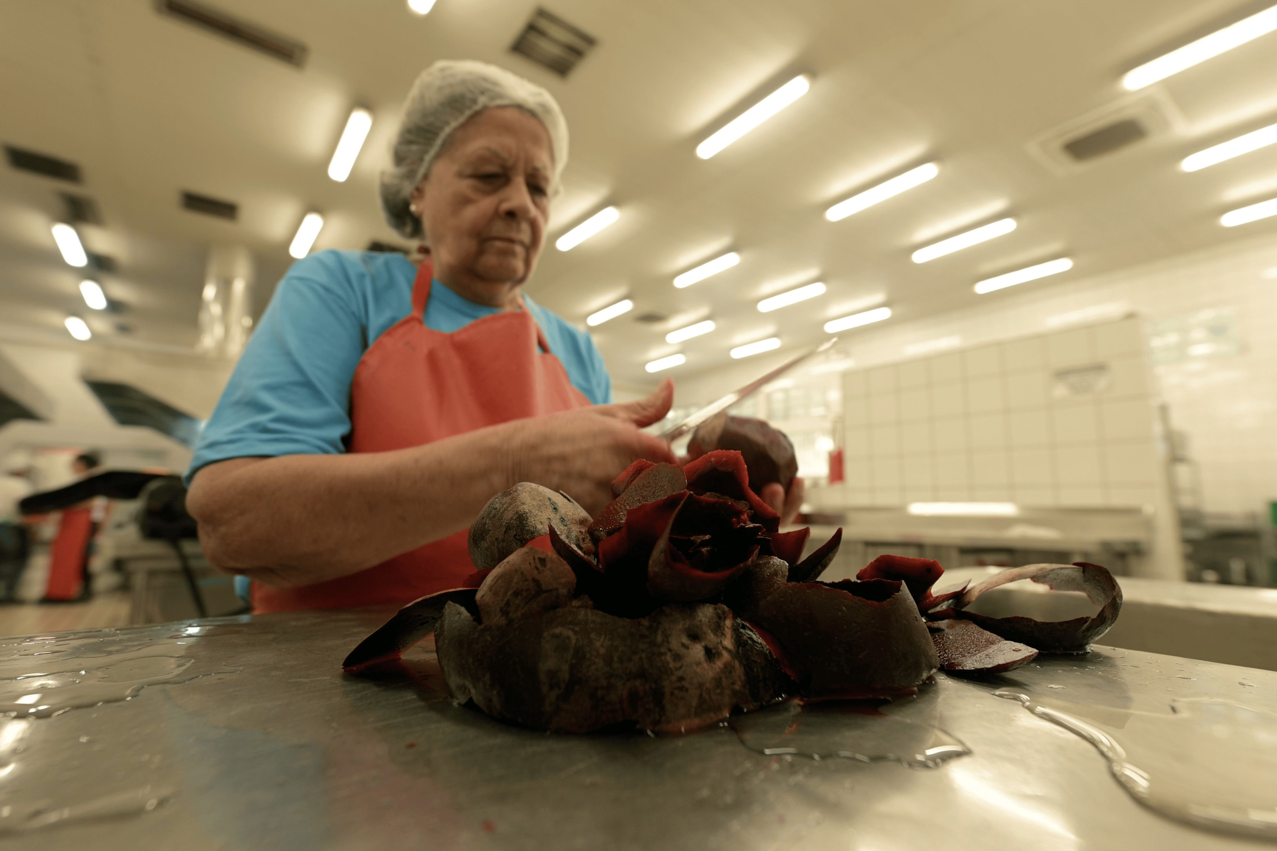 Cascas de beterraba viram corante natural para balinhas de gelatina