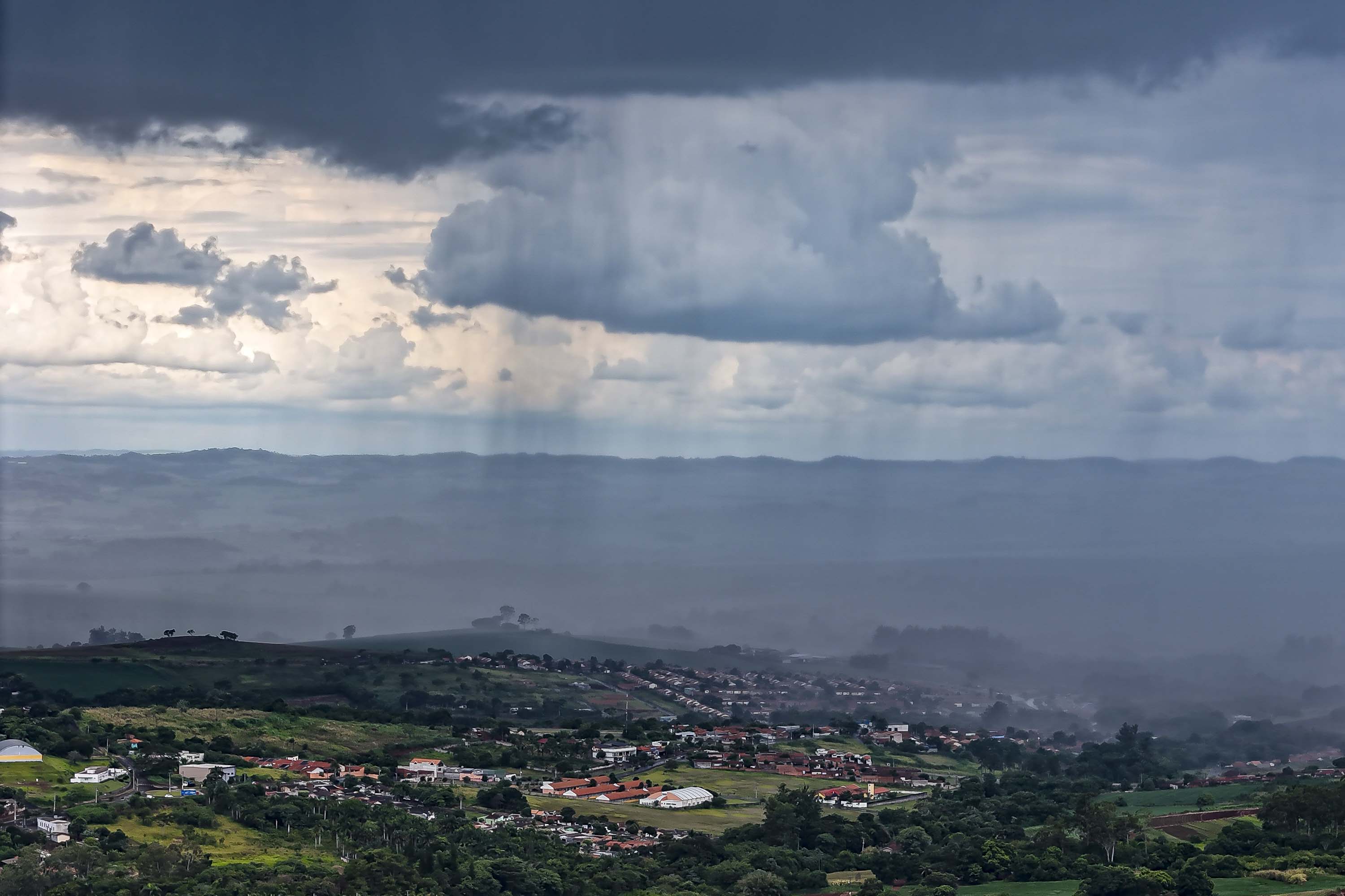 FIM DE SEMANA SERÁ DE CHUVA NA FAIXA OESTE DO PARANÁ, AFIRMA SIMEPAR