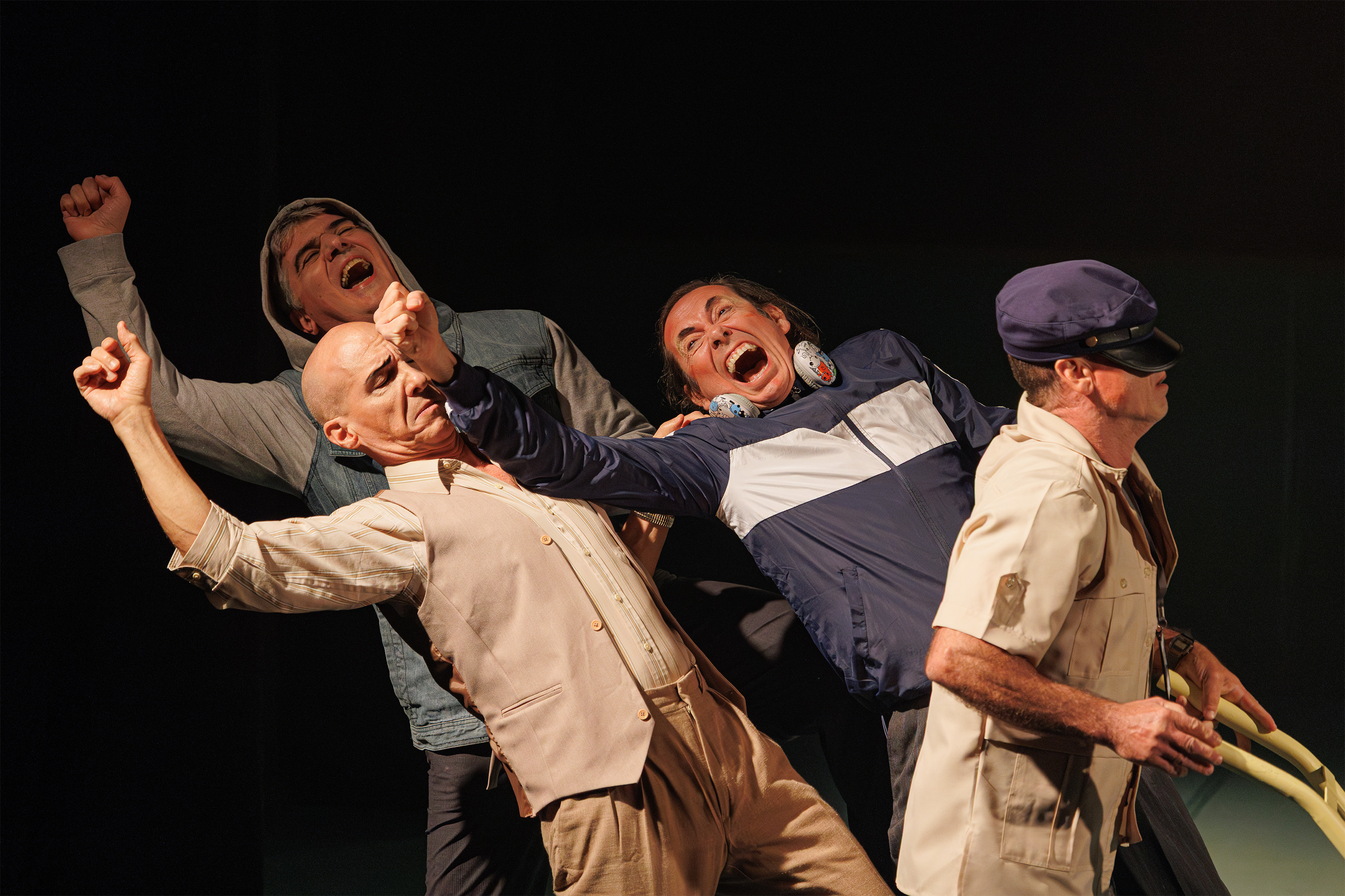 “Gregor” encerra temporada com sessões cheias no Teatro José Maria Santos