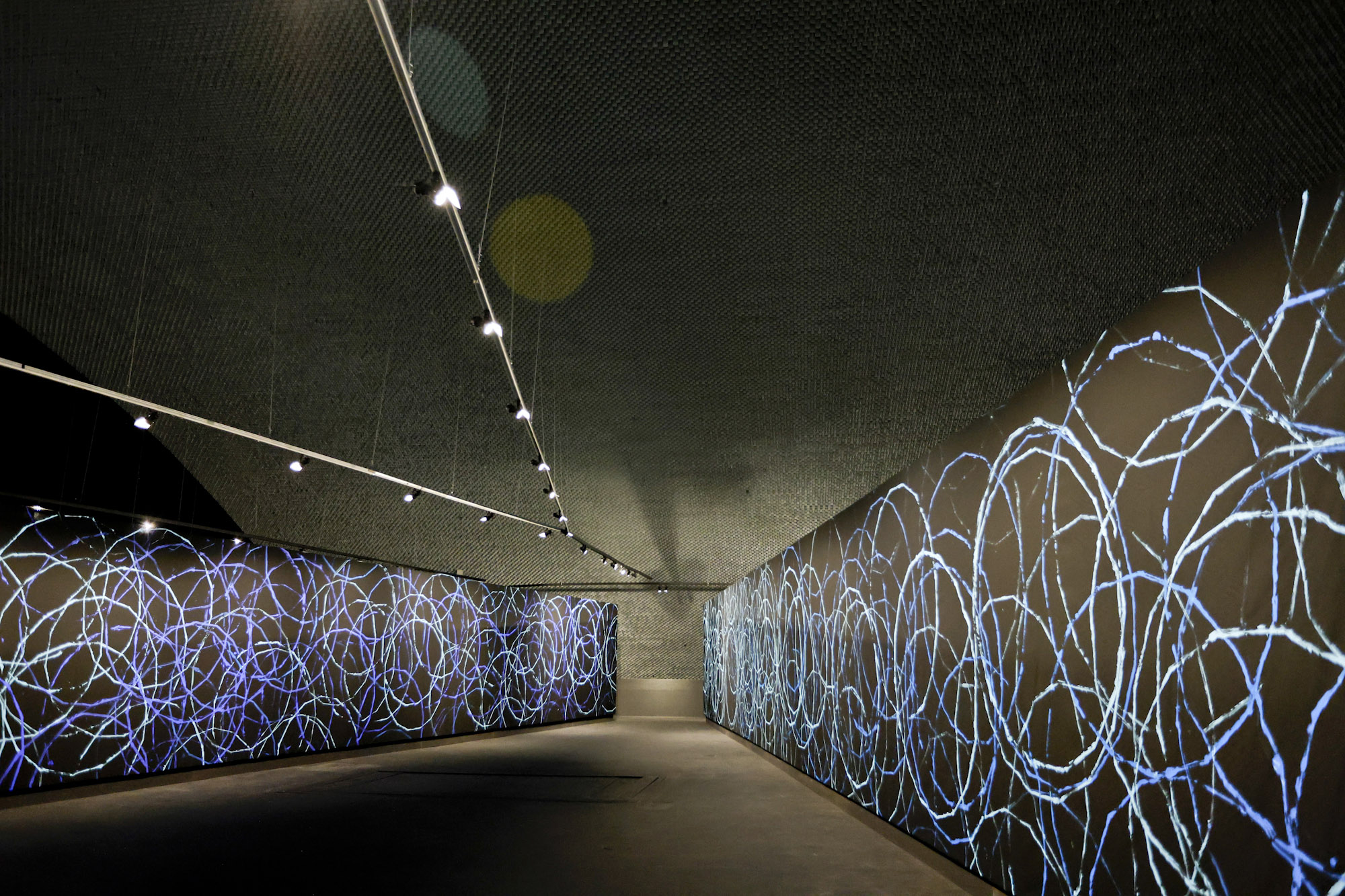 MON - Últimos dias da exposição “Technological Dances”, da artista Alice Anderson